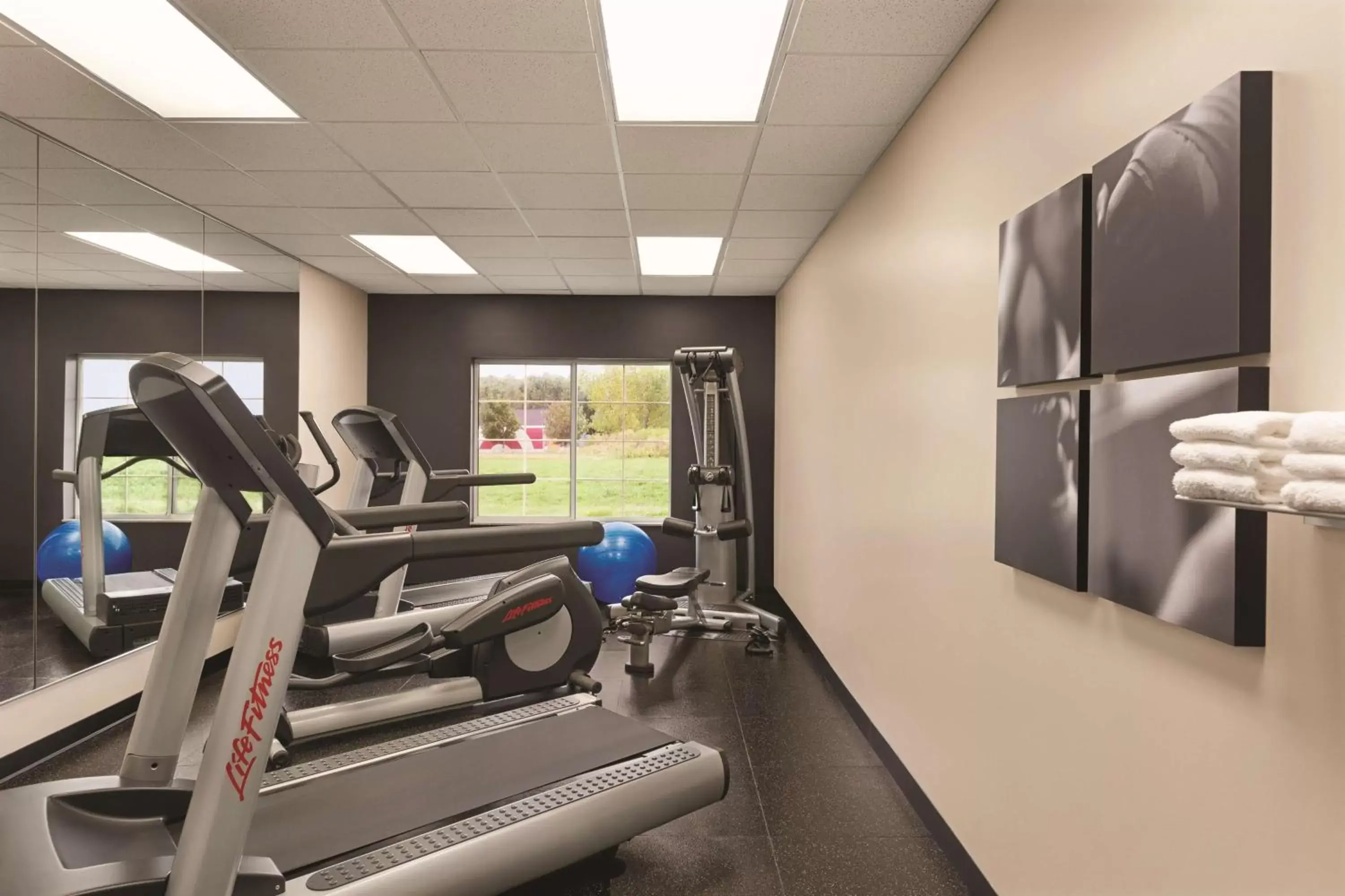 Activities, Fitness Center/Facilities in Country Inn & Suites by Radisson, Willmar, MN