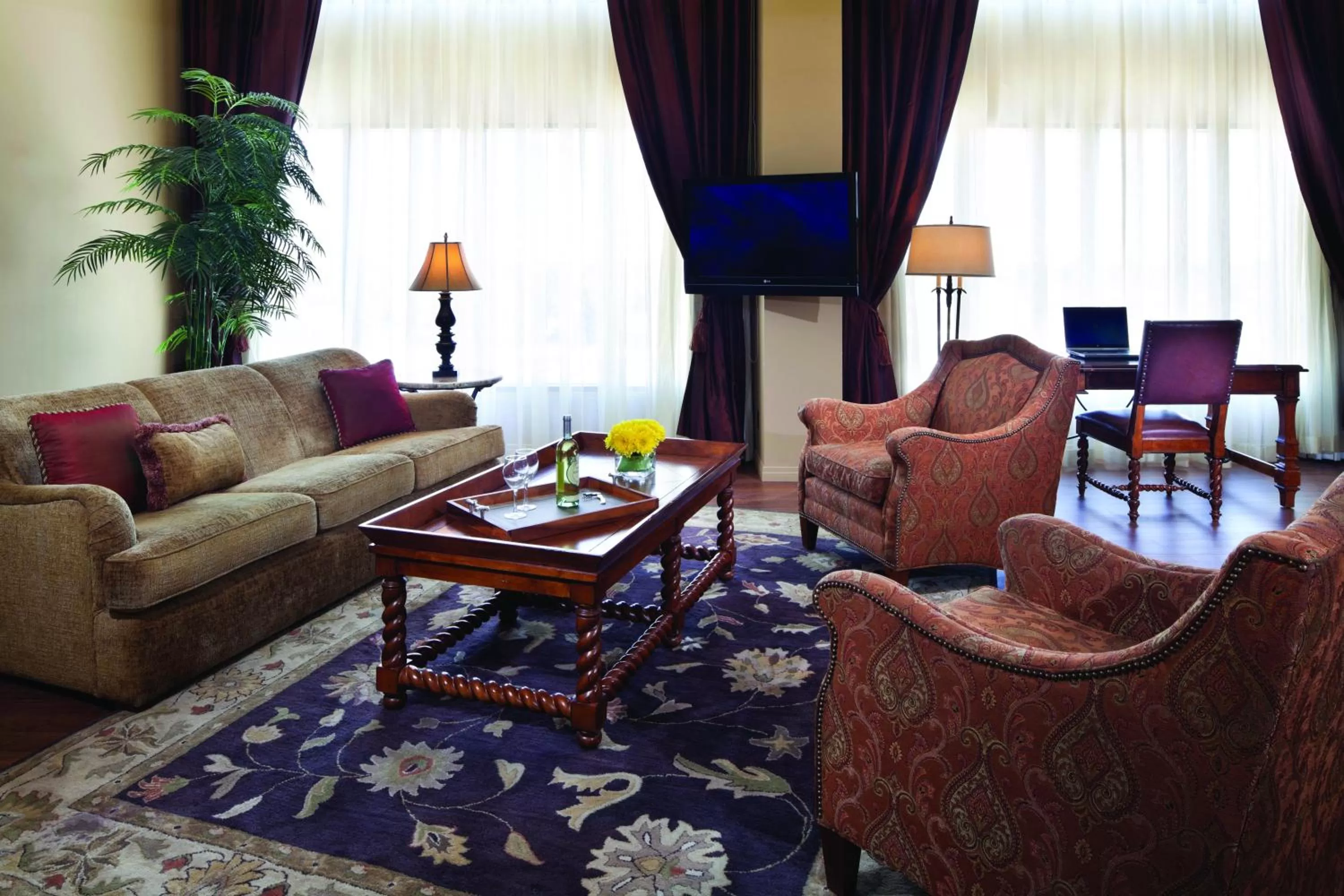 Living room in Red Deer Resort & Casino