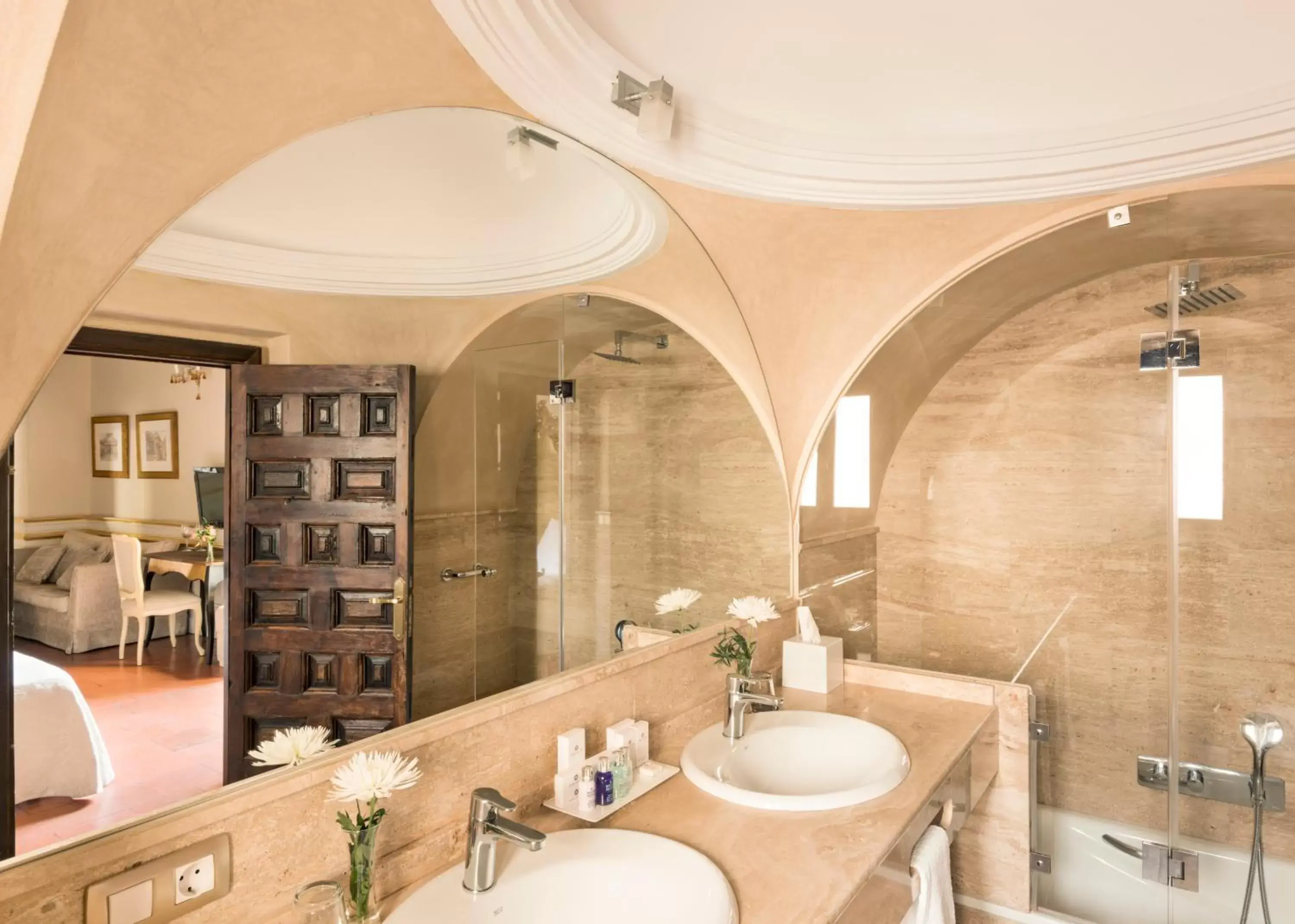 Lobby or reception, Bathroom in Hotel Casa 1800 Granada