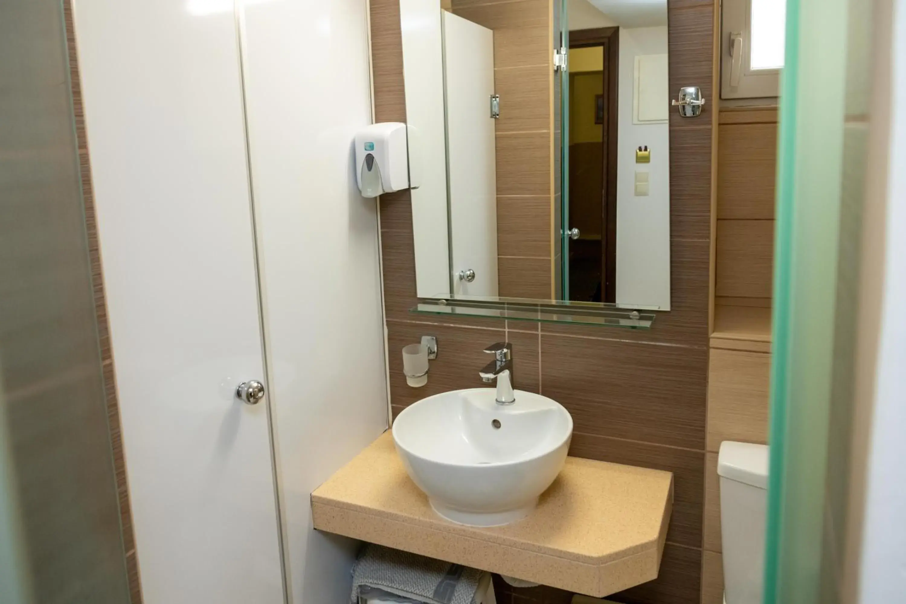 Shower, Bathroom in Kronos Hotel