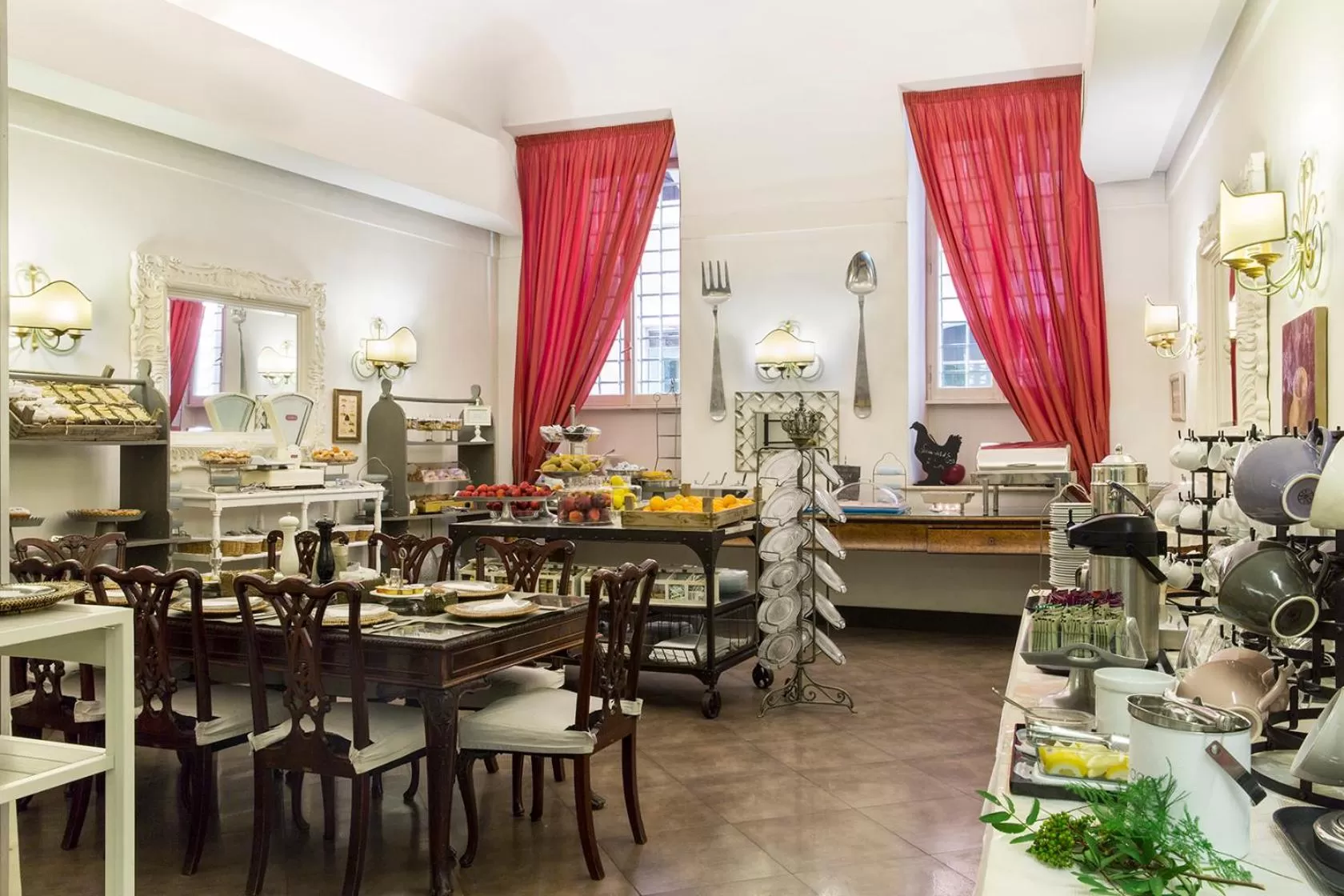 Food and drinks in Hotel Adriano