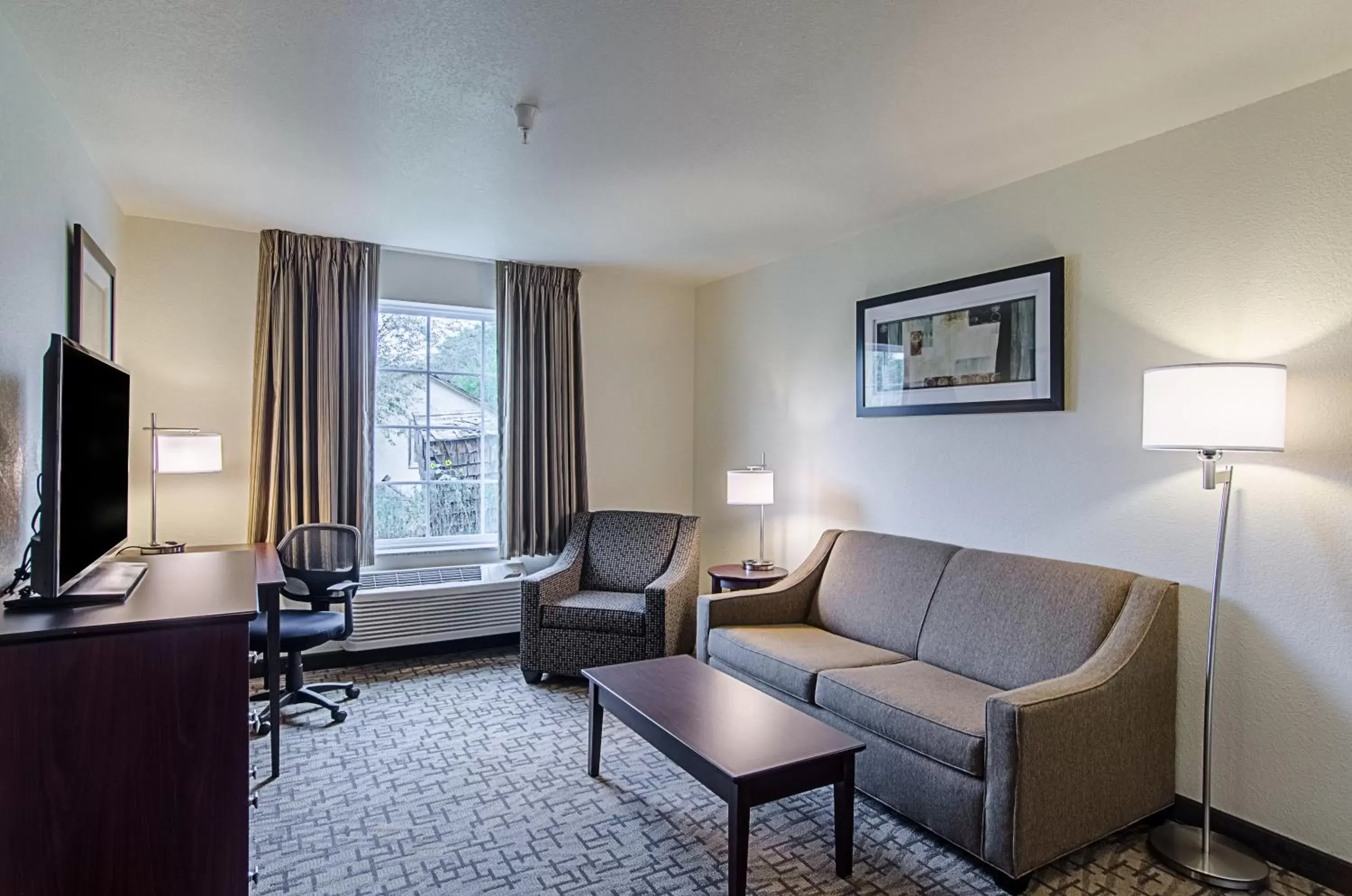 TV and multimedia, Seating Area in Cobblestone Inn & Suites - Guernsey