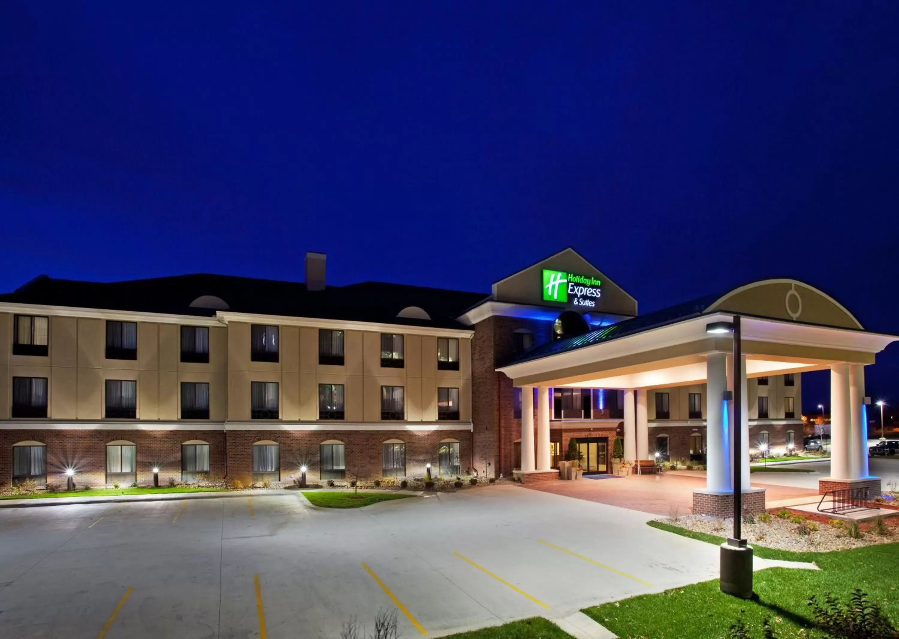 Property Building in Holiday Inn Express Hotel & Suites East Lansing, an IHG Hotel