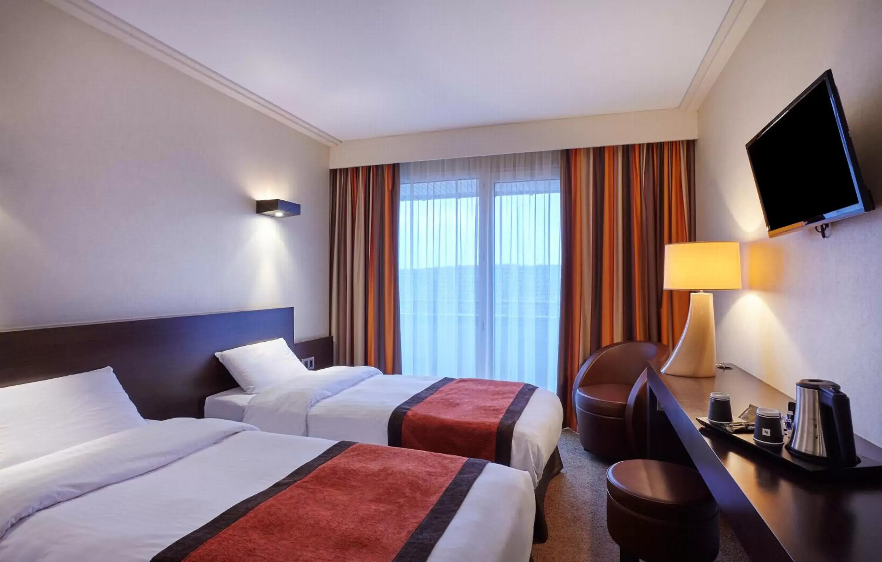 Bathroom, Bed in Hôtel Spa Du Béryl Bathroom, Bed in Hôtel Spa Du Béryl