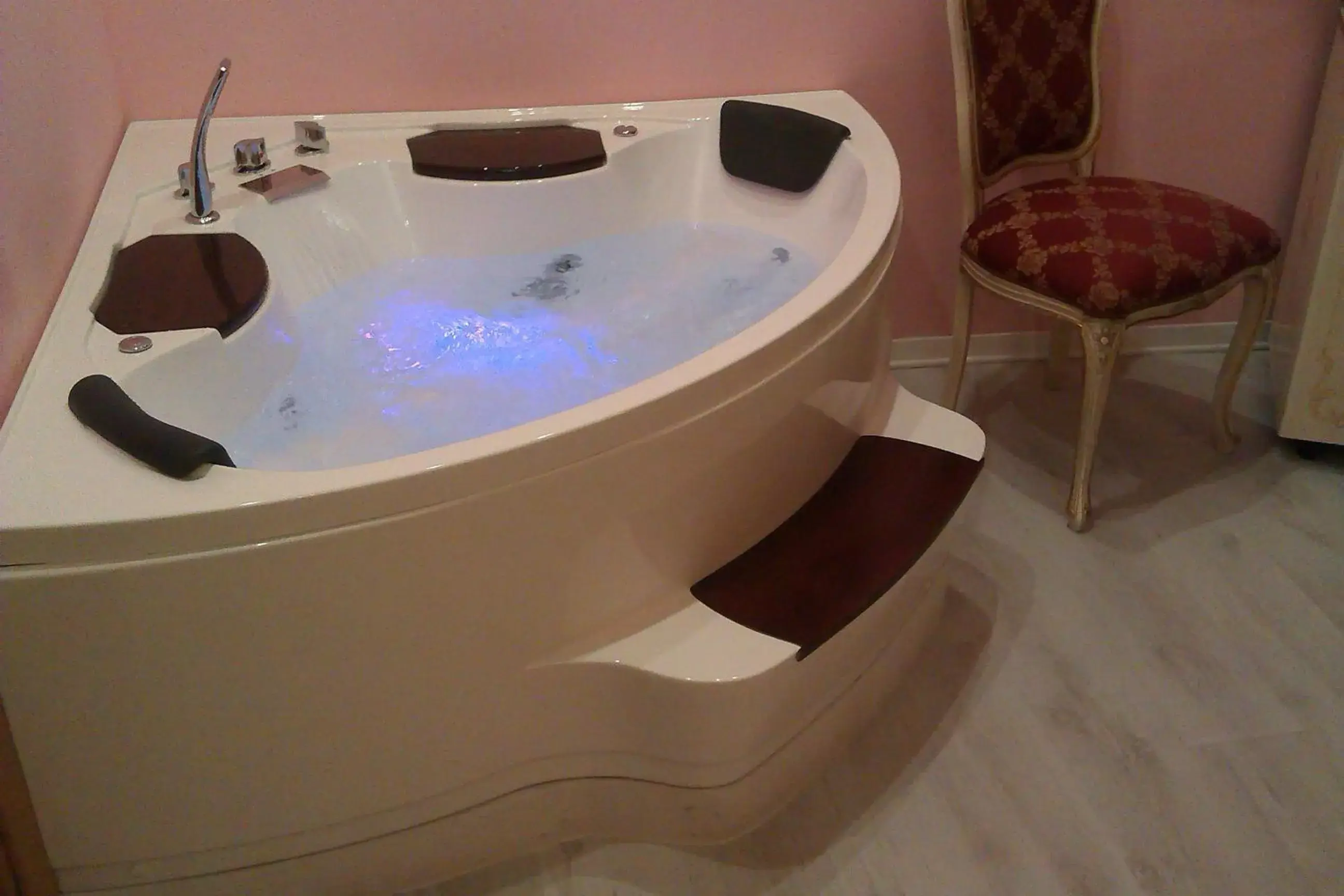 Hot Tub in Garda Sol SPA Hotel & Appartamenti