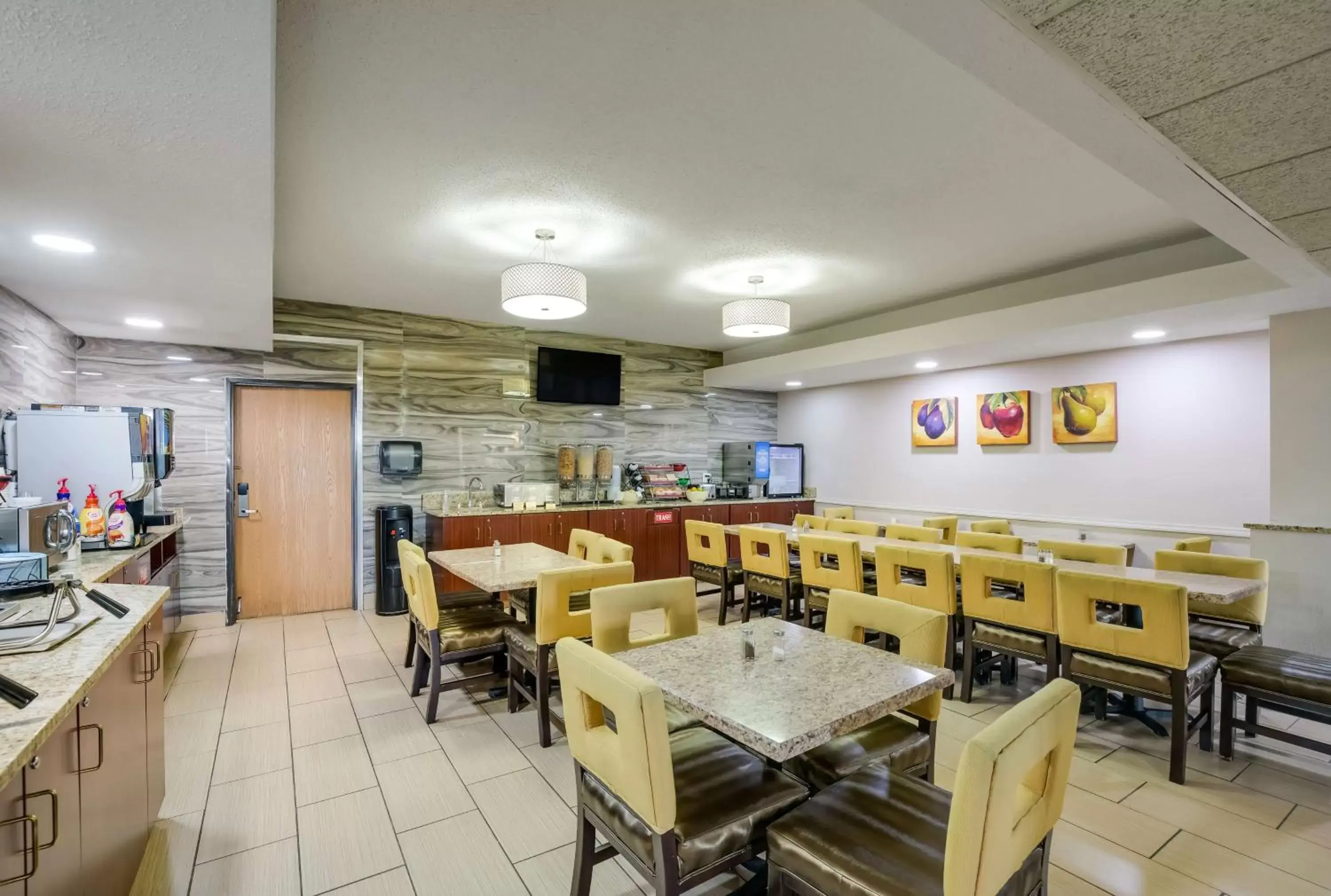 Restaurant/Places to Eat in Best Western Waukesha Grand