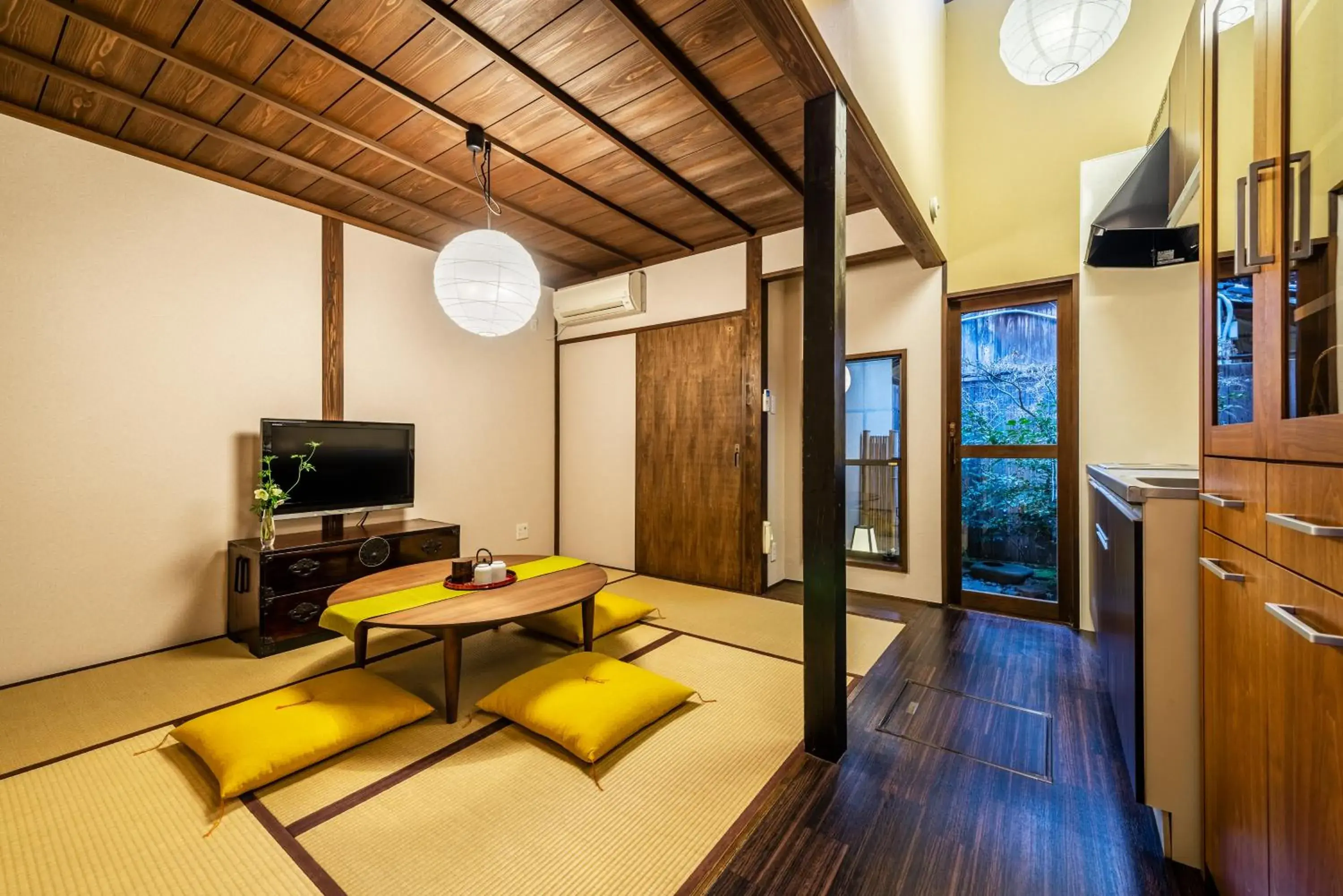 Living room, Seating Area in Kohaku an Machiya House