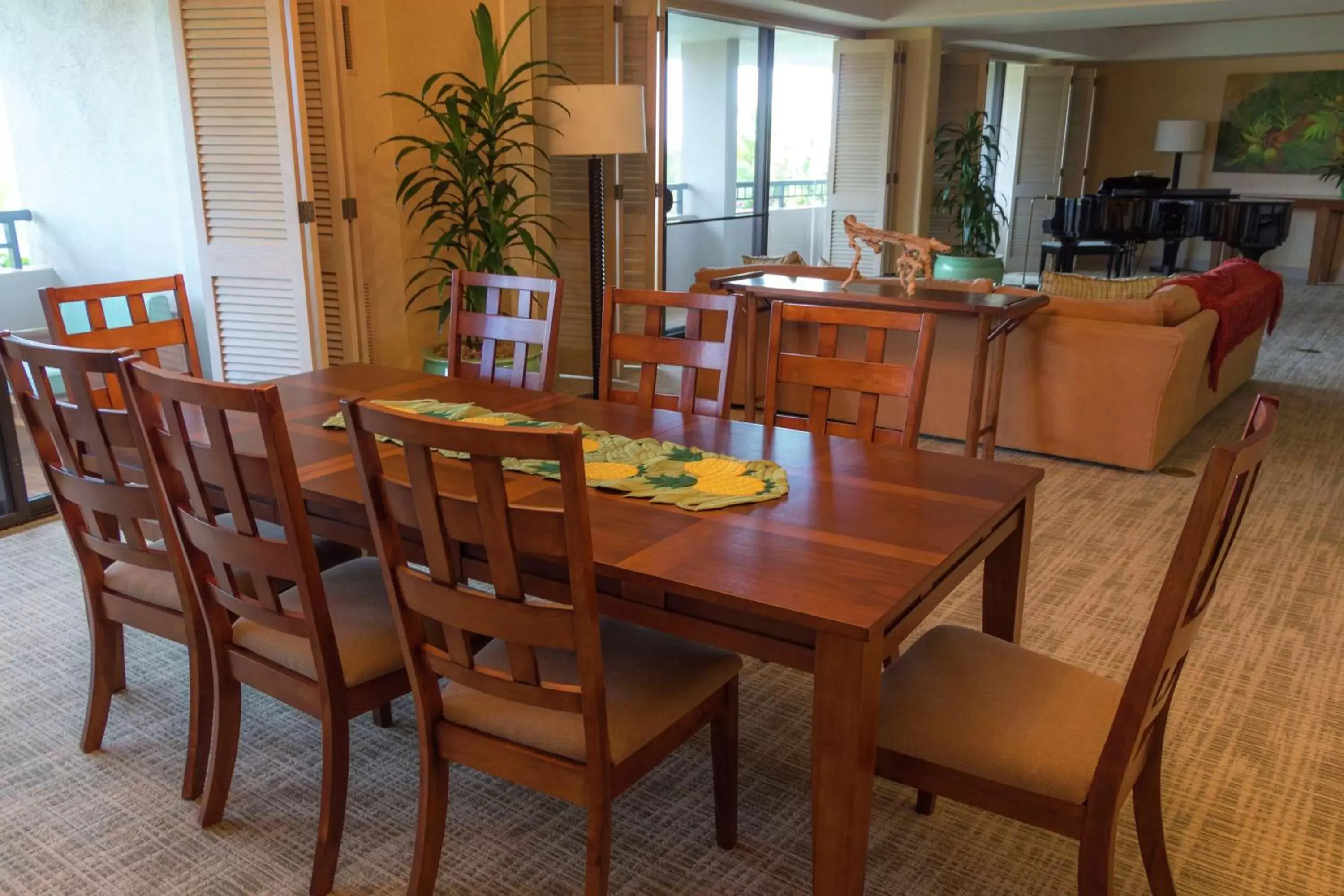 Living room, Restaurant/Places to Eat in Hilton Grand Vacations Club Ocean Tower Waikoloa Village