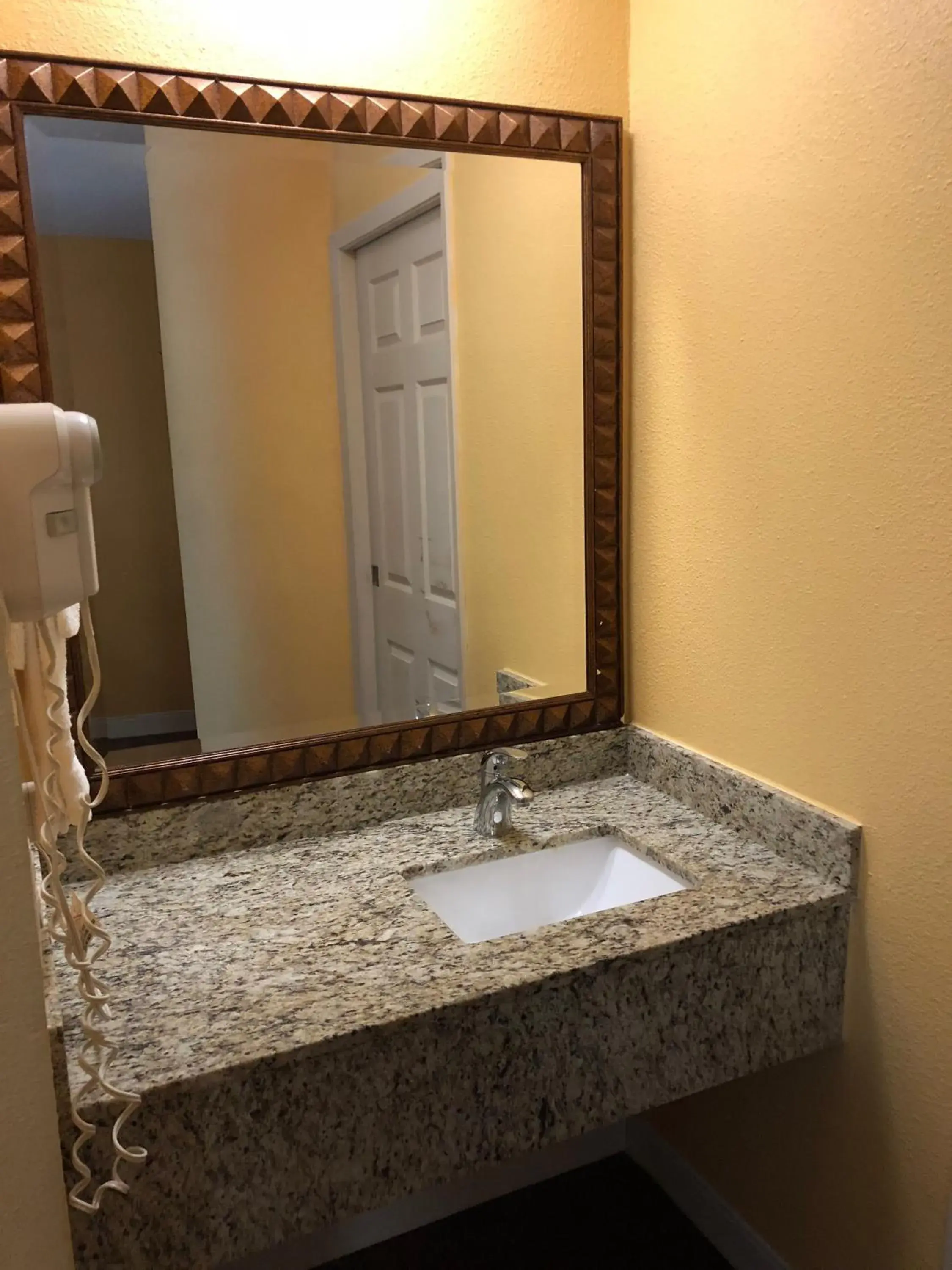 Bathroom in Americas Best Value Inn - Addison/Dallas