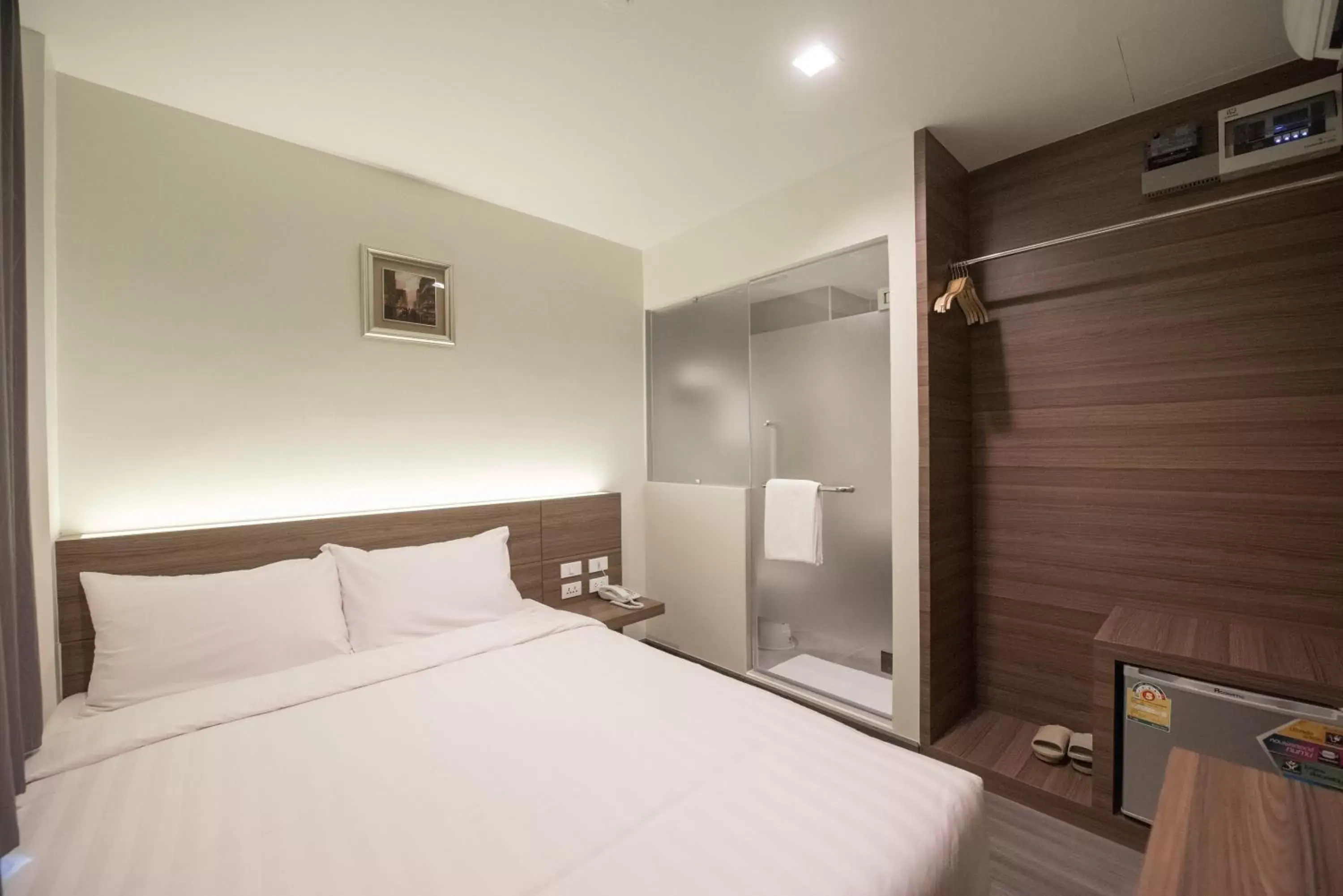 Photo of the whole room, Bed in Sovereign Group Hotel at Pratunam
