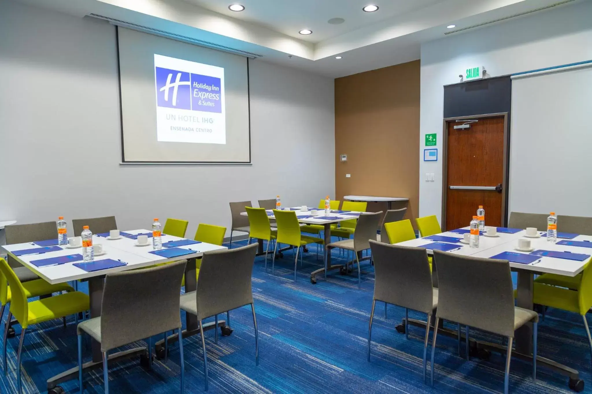 Meeting/conference room, Restaurant/Places to Eat in Holiday Inn Express & Suites - Ensenada Centro, an IHG Hotel