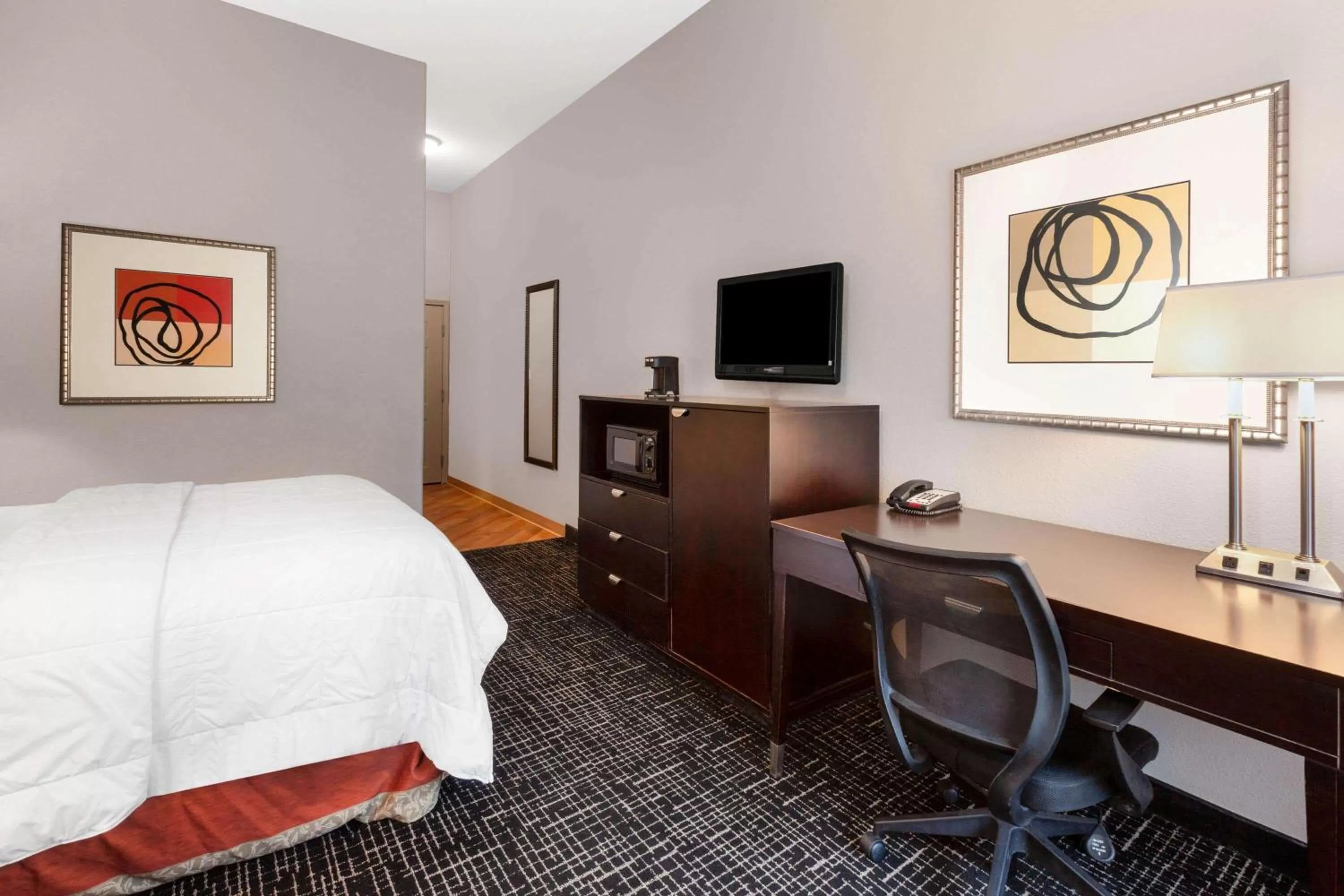 Photo of the whole room, Bed in La Quinta by Wyndham Lumberton