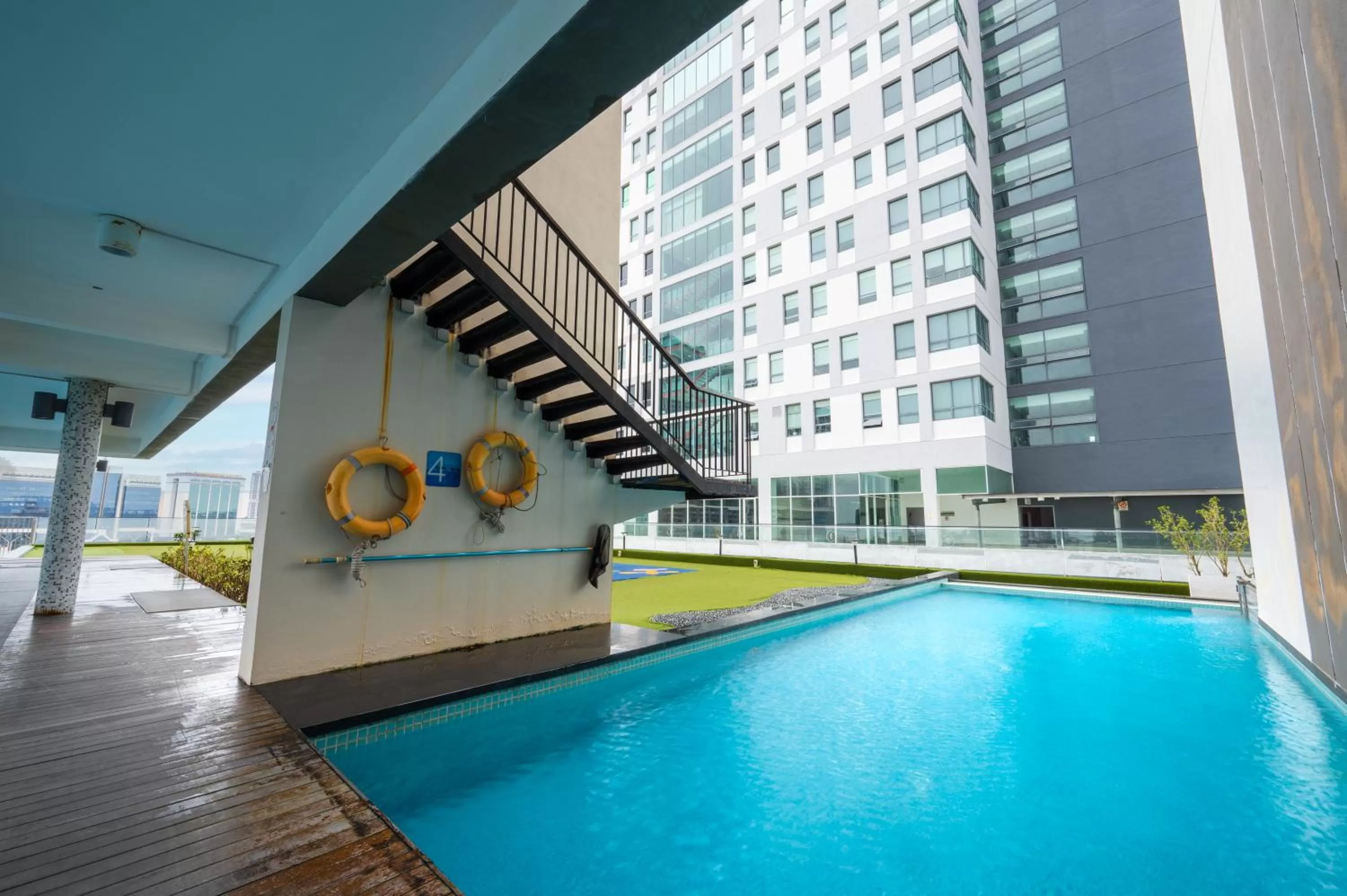 Day in Greystone 99 Suites