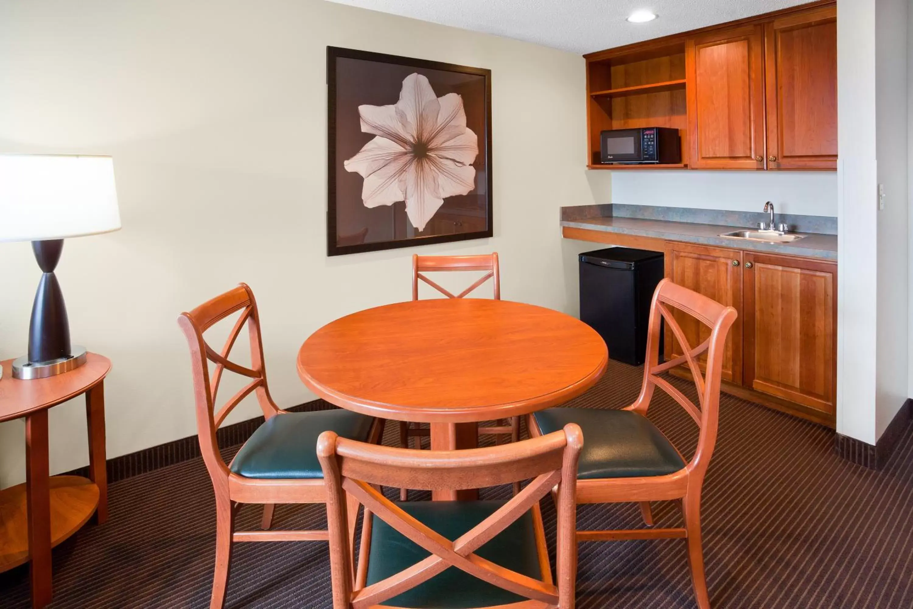 Photo of the whole room, Dining Area in AmericInn by Wyndham Chanhassen