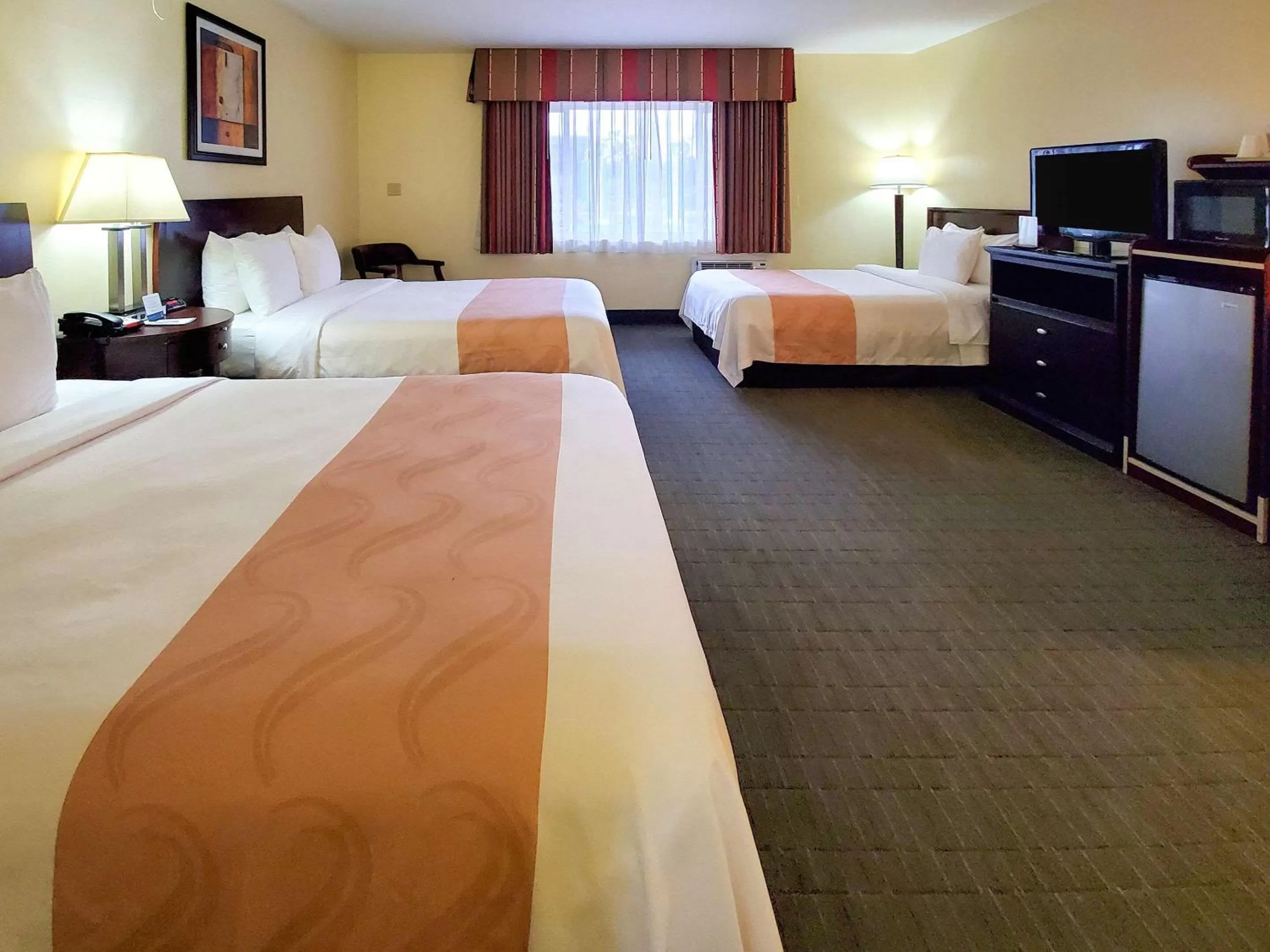 Bedroom, Bed in Quality Inn & Suites Anaheim at the Park