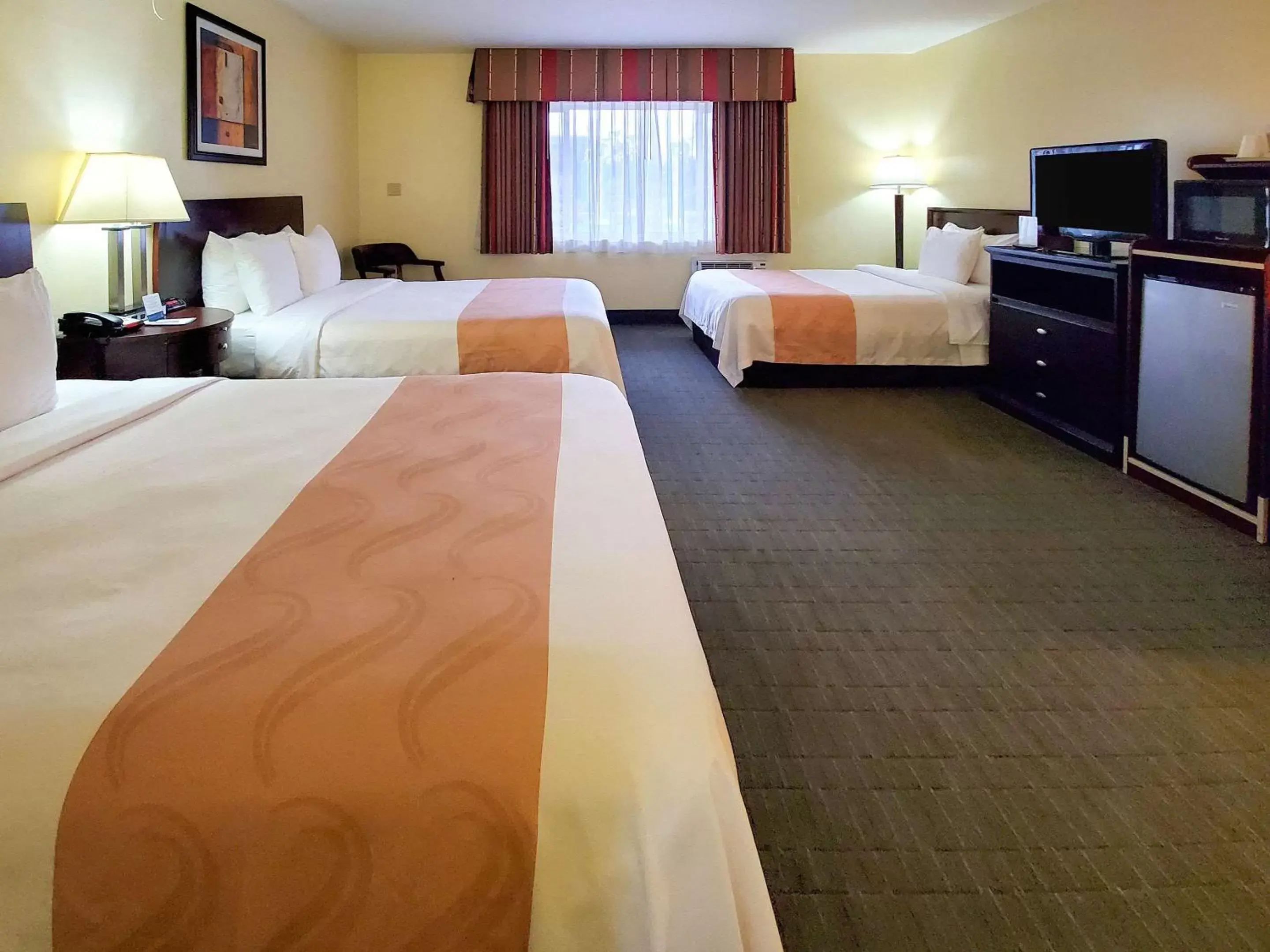 Bedroom, Bed in Quality Inn & Suites Anaheim at the Park Bedroom, Bed in Quality Inn & Suites Anaheim at the Park