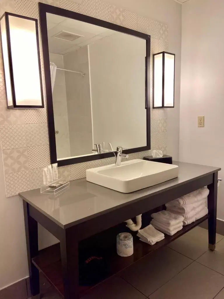Bathroom in Country Inn & Suites by Radisson, Jackson, TN
