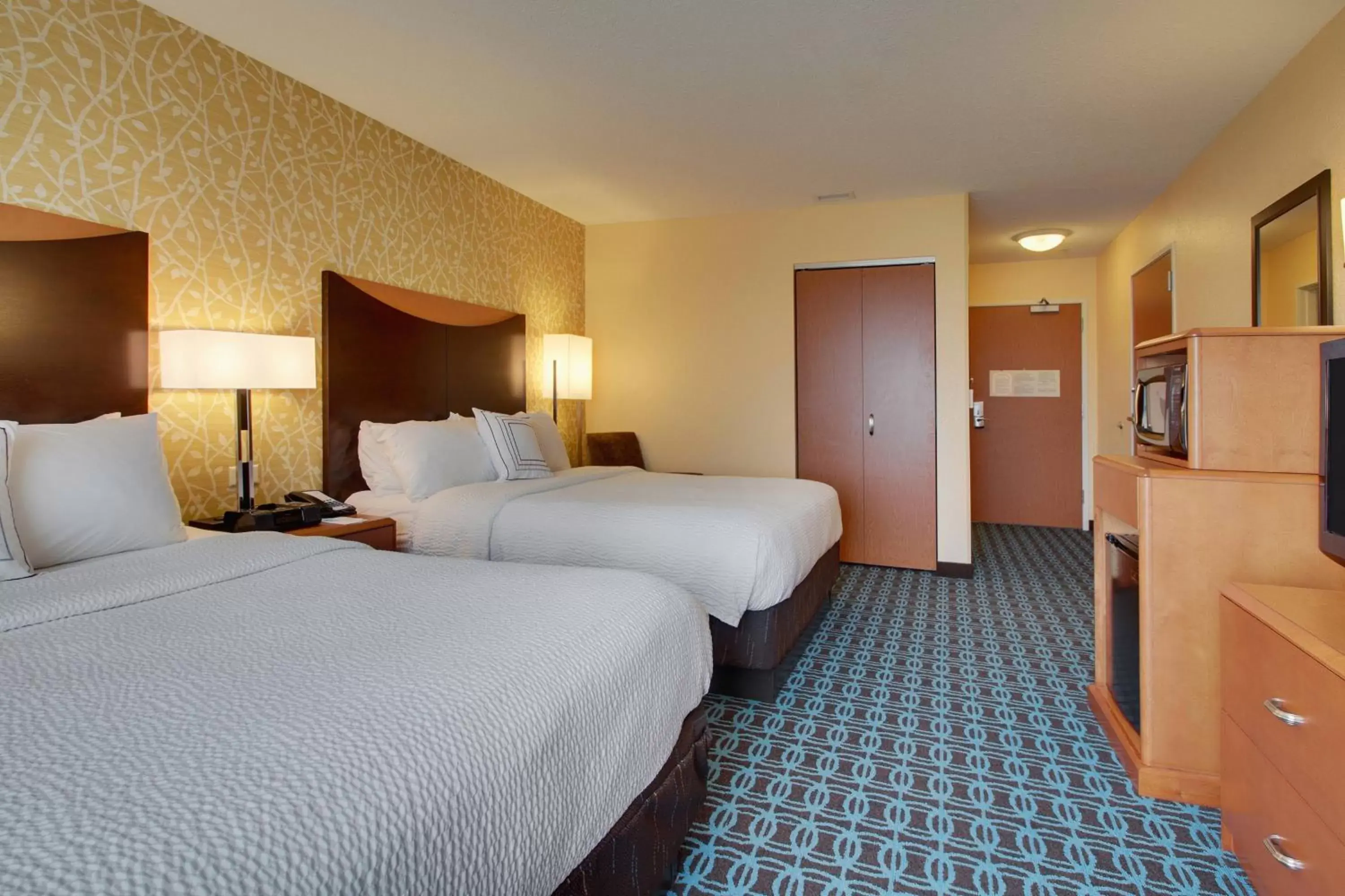 Photo of the whole room, Bed in Fairfield Inn & Suites by Marriott Ottawa Starved Rock Area