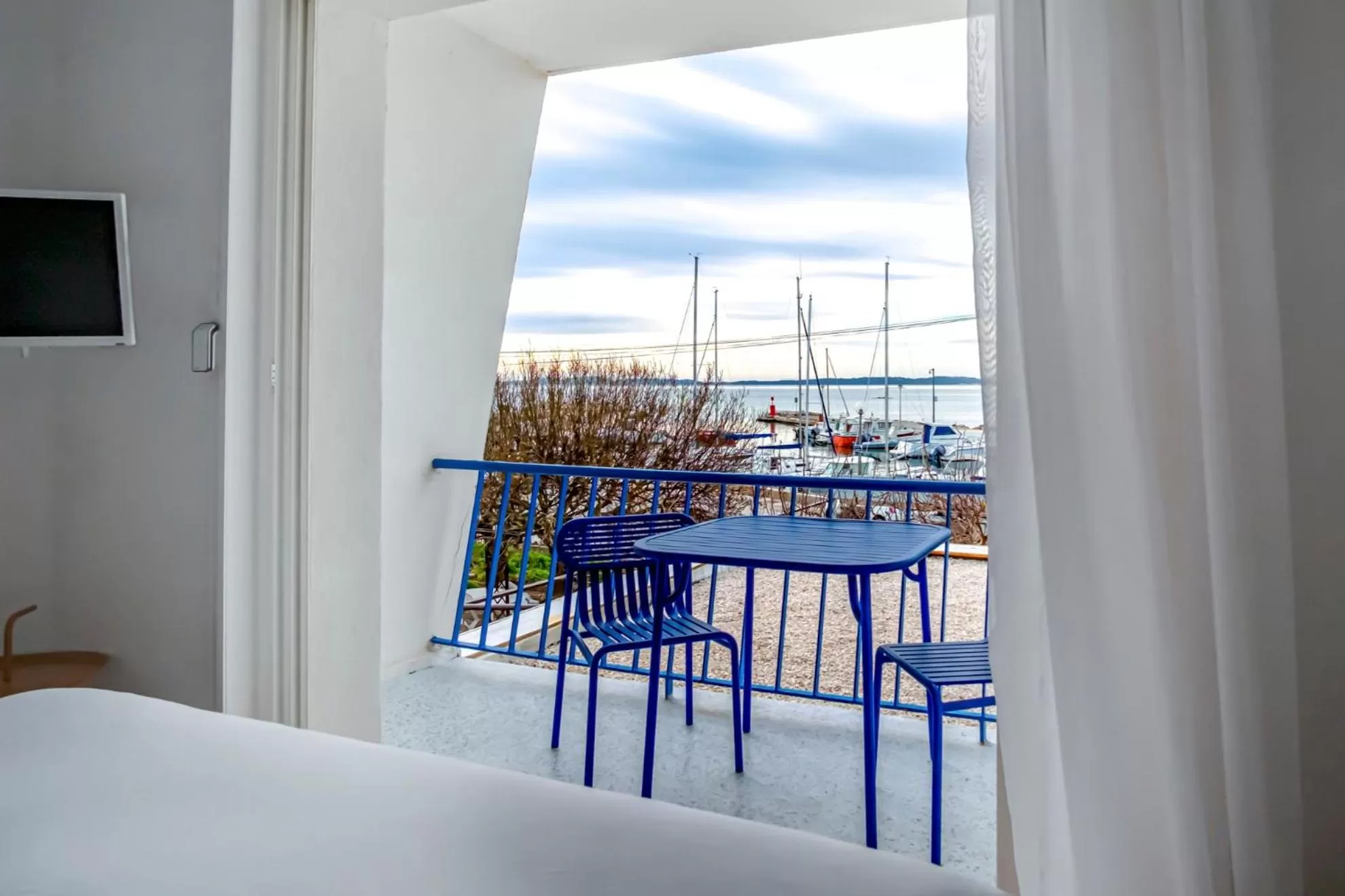 Balcony/Terrace, Bed in Hôtel La Reine Jane