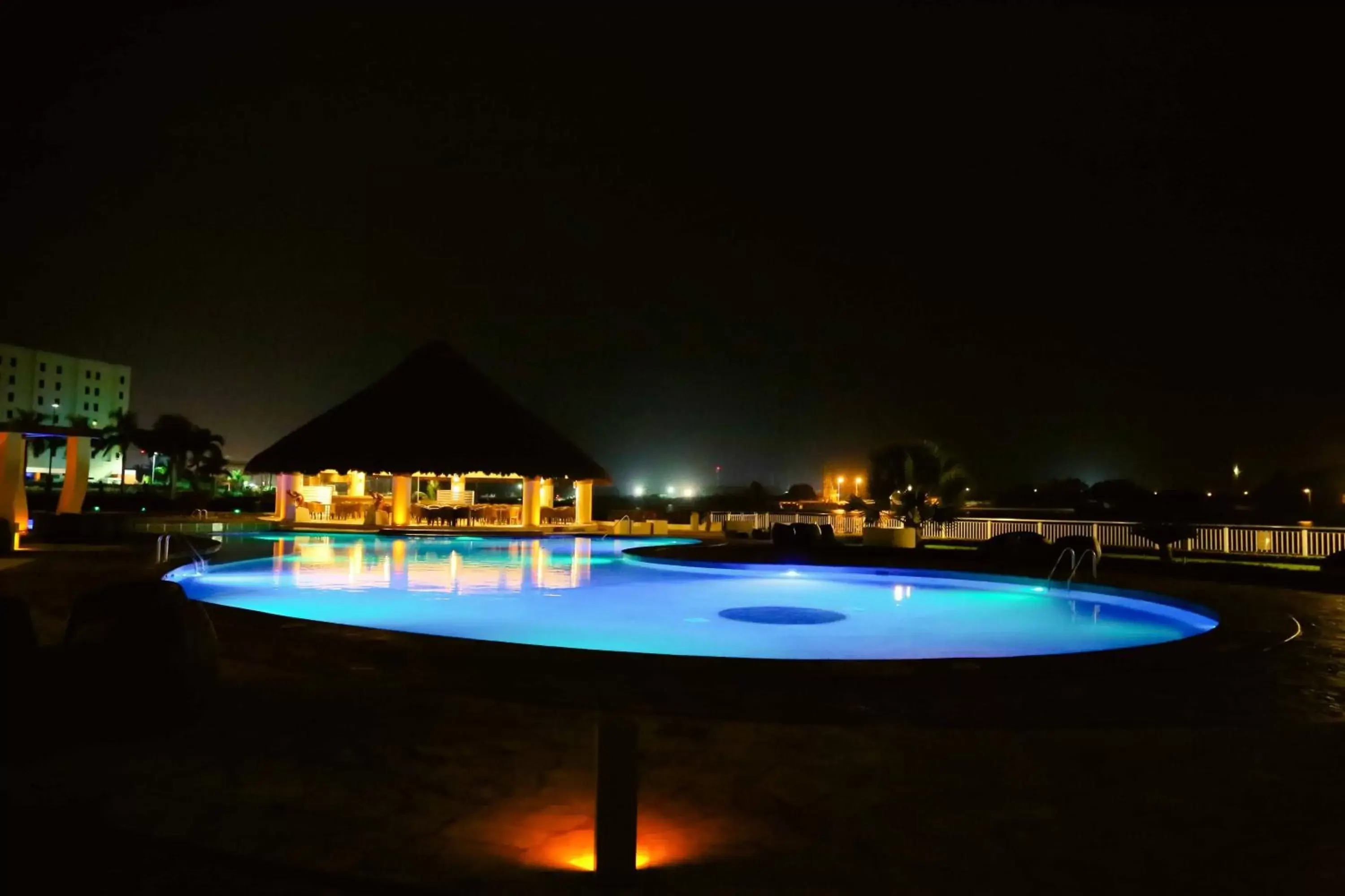 Swimming pool, Property Building in Holiday Inn Tuxpan - Convention Center, an IHG Hotel