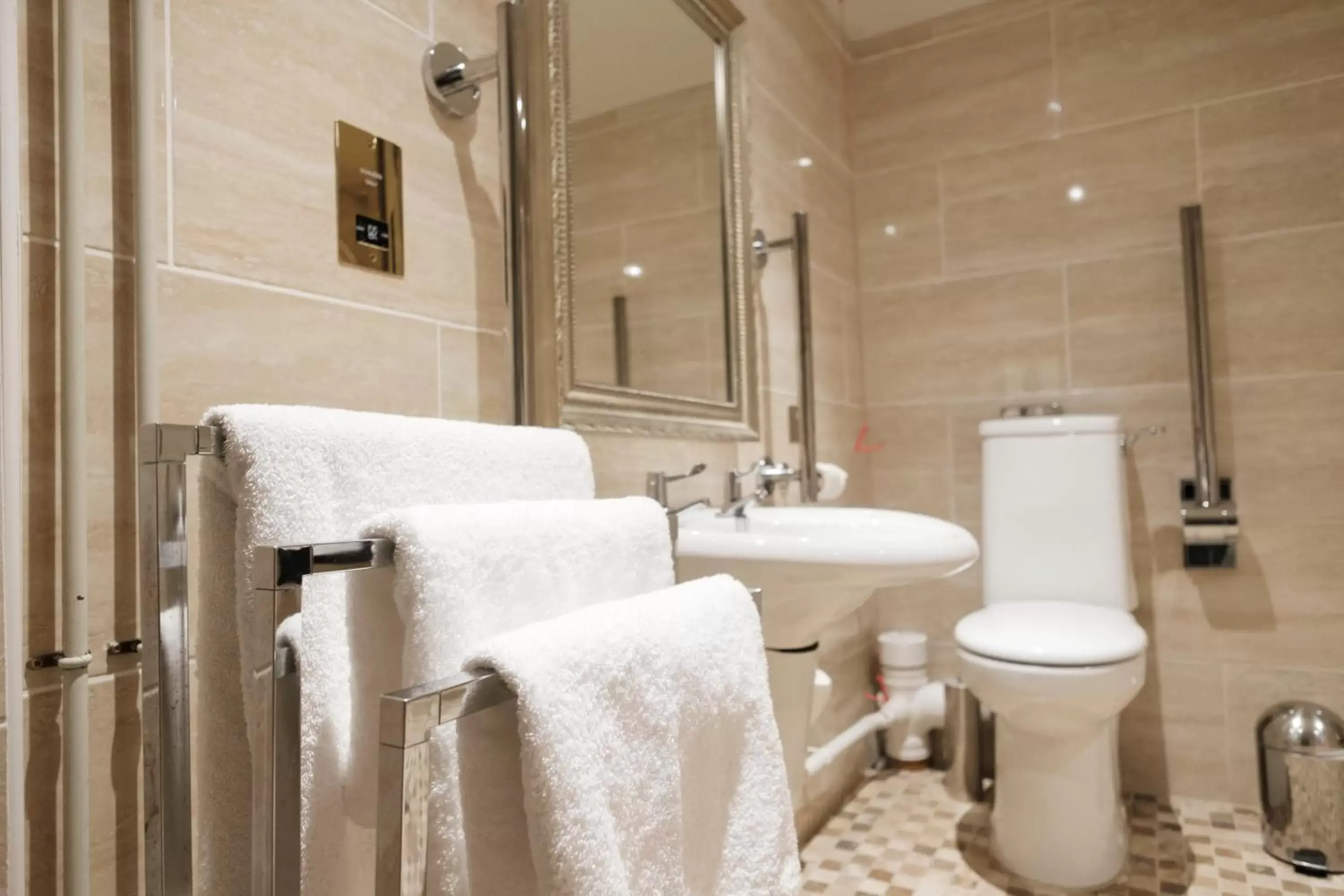 Bathroom in The White Swan Hotel