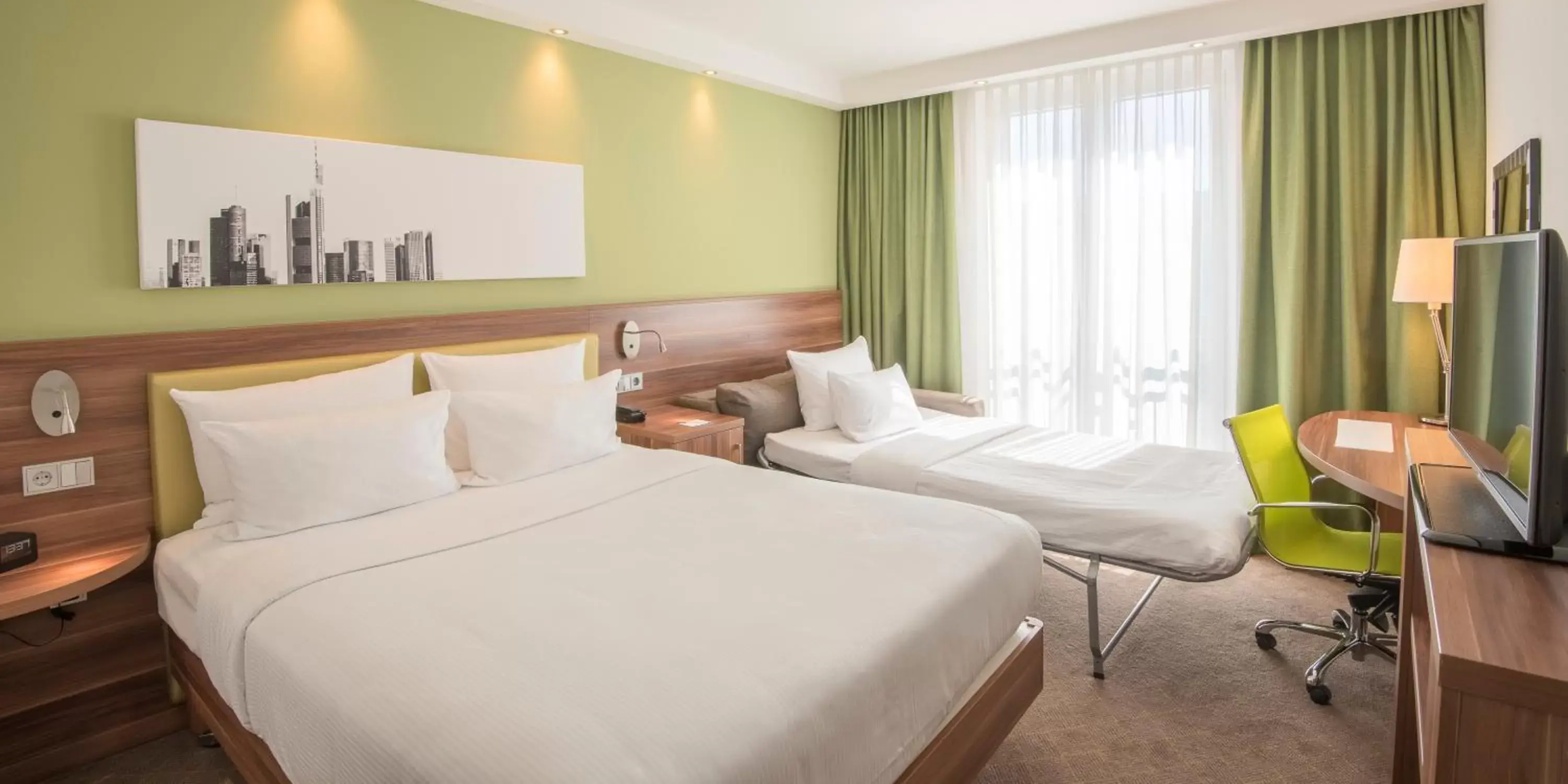 Property building, Bed in Hampton By Hilton Hamburg City Centre