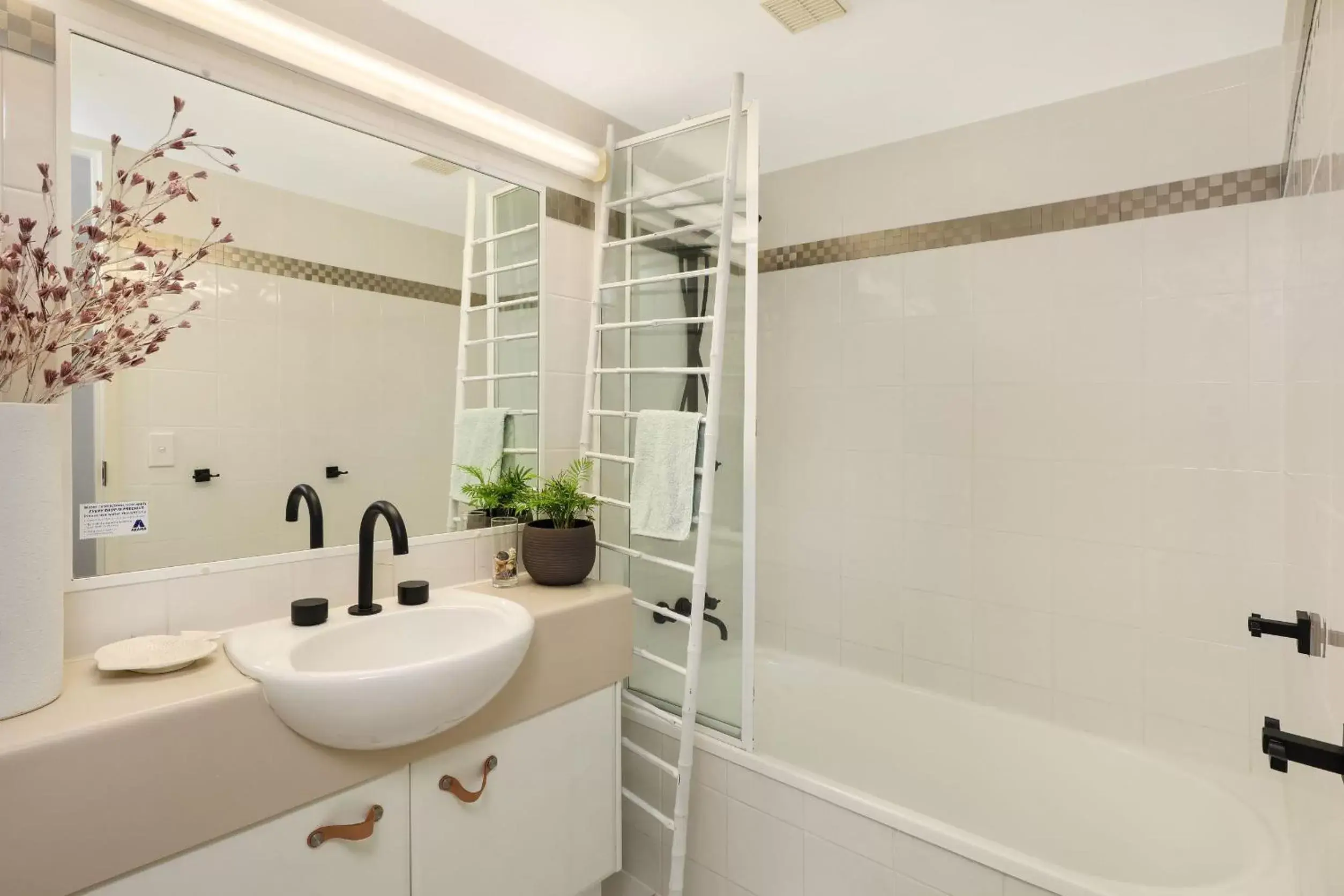 Bath, Bathroom in Beachside Resort Kawana Waters