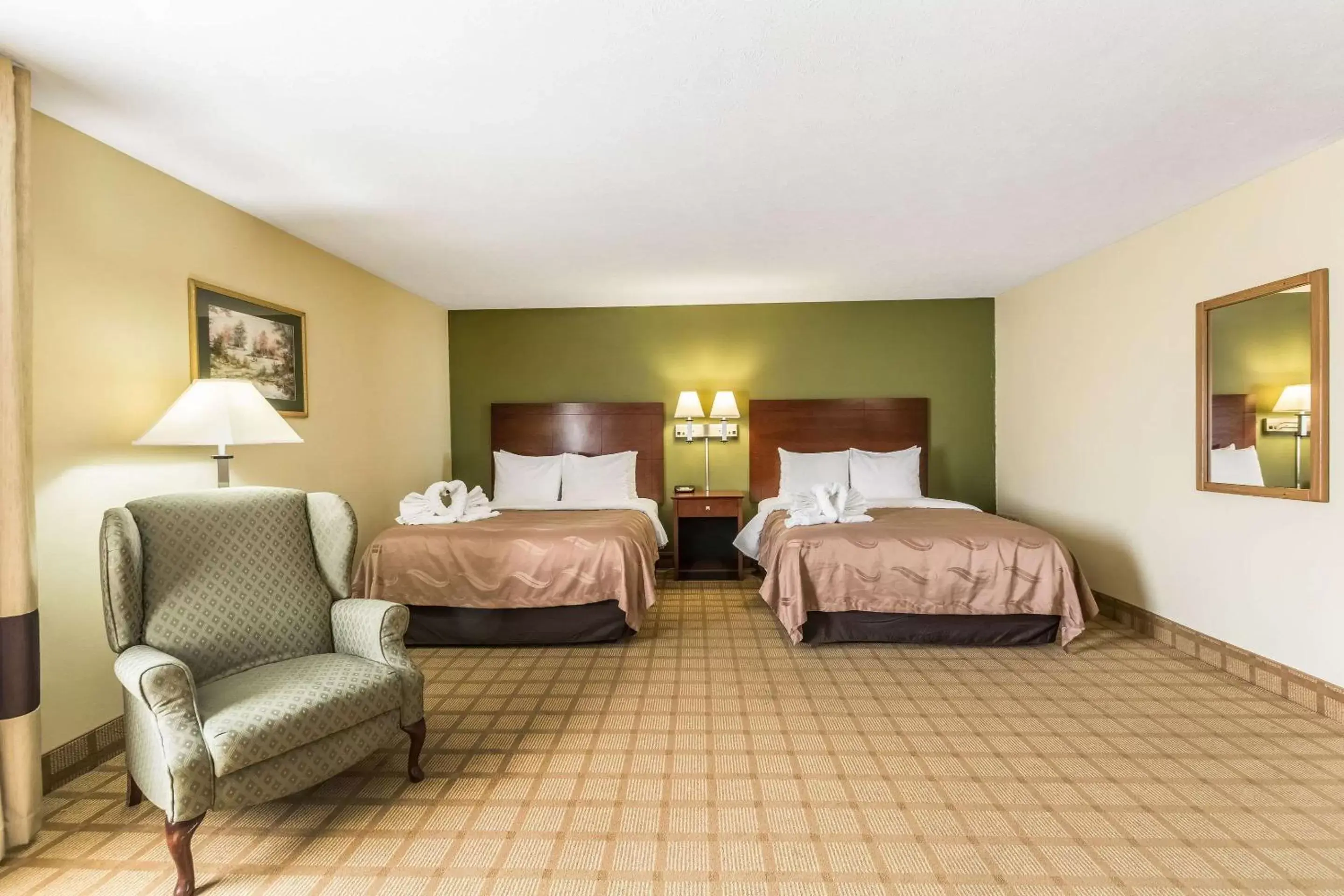 Photo of the whole room, Bed in Quality Inn I-74 Batesville