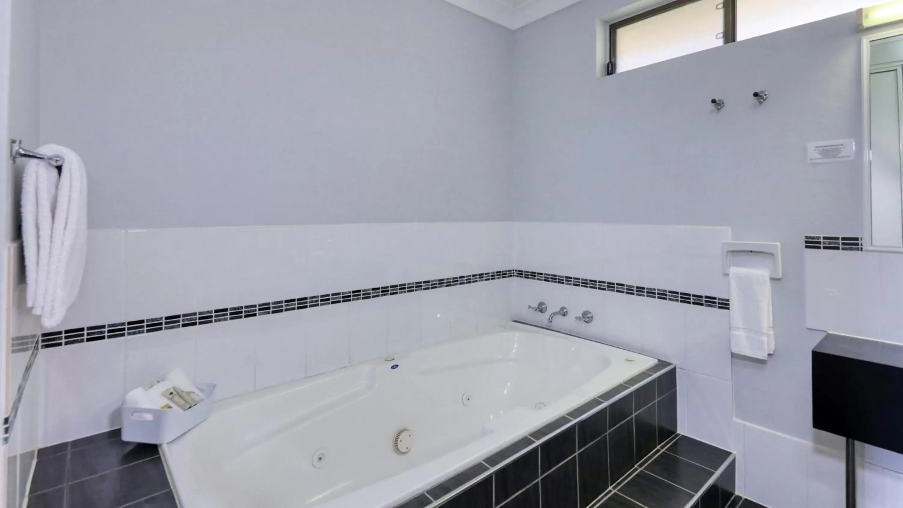 Spa and wellness centre/facilities, Bathroom in Kempsey Powerhouse Motel