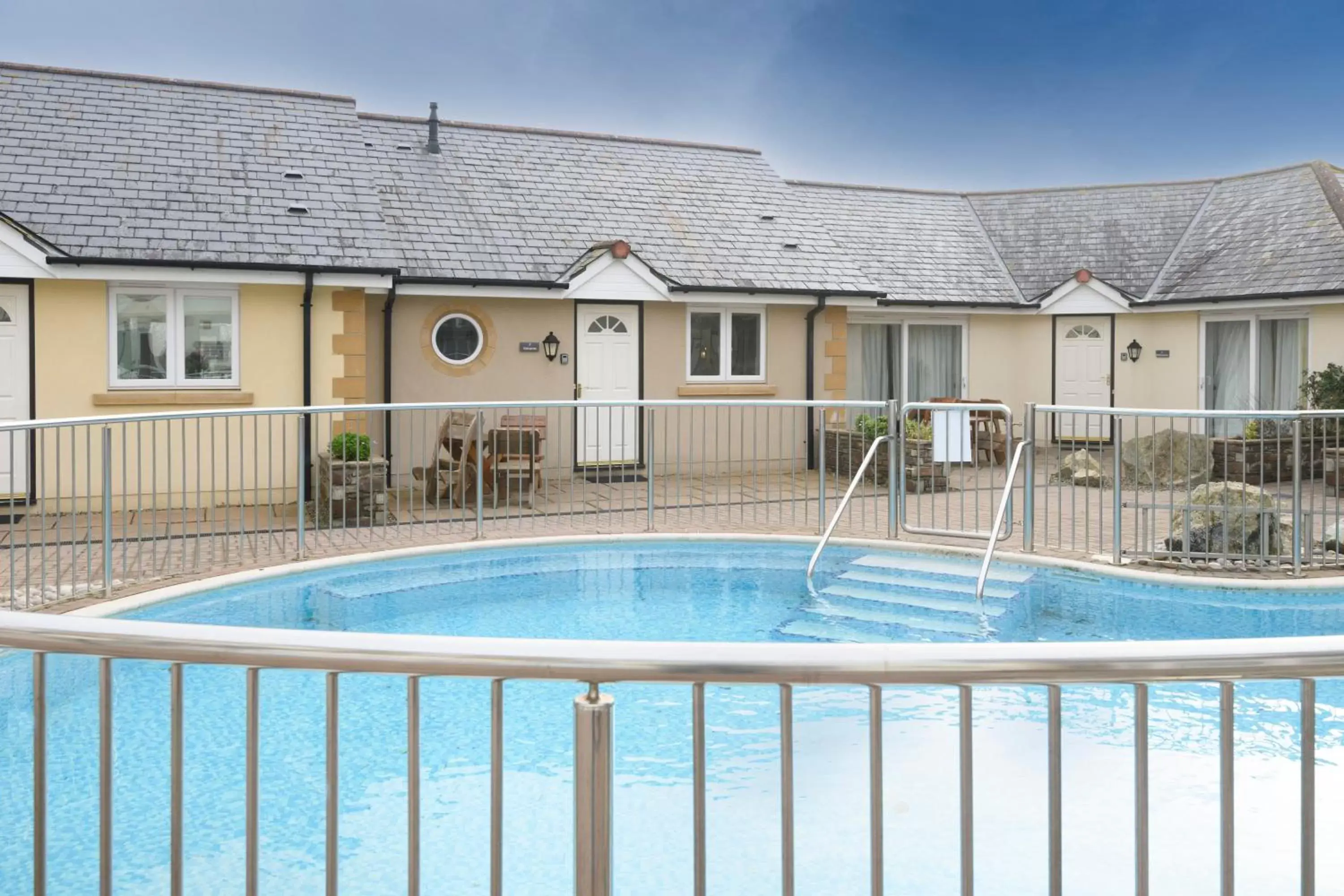 Property building, Swimming Pool in Porth Veor Manor Villas & Apartments