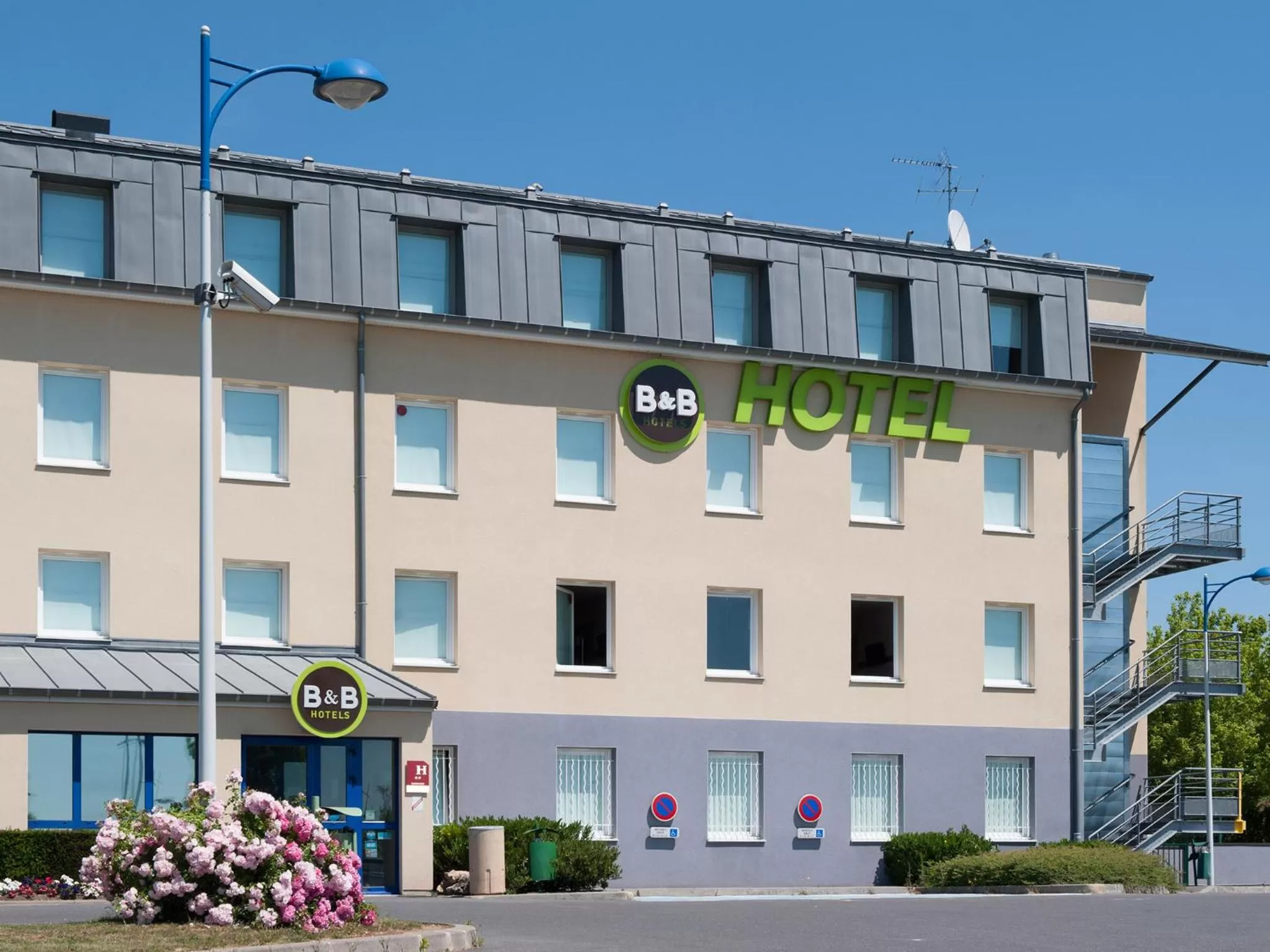 Facade/entrance in B&B HOTEL Châlons-en-Champagne