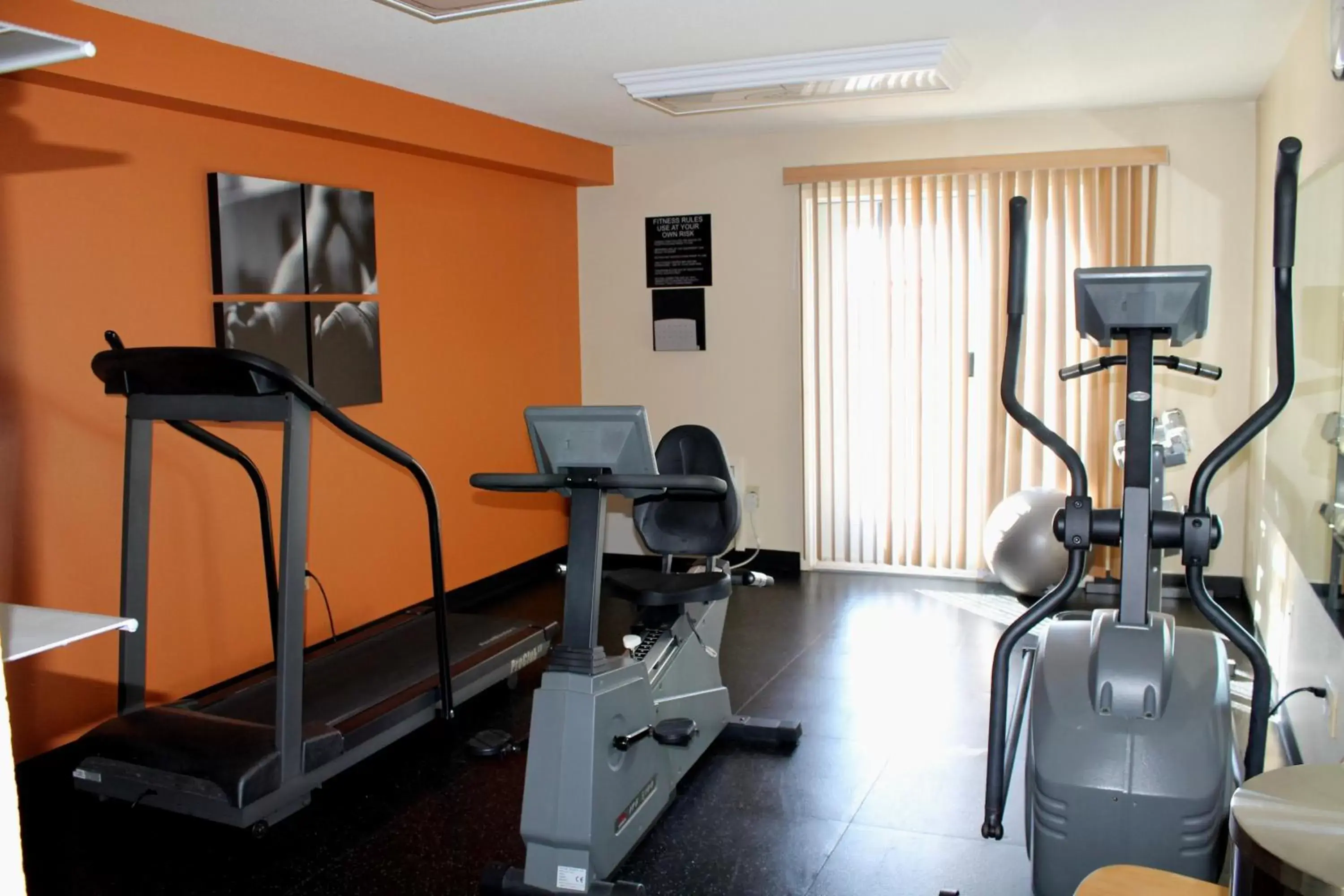 Fitness centre/facilities, Fitness Center/Facilities in Country Inn & Suites by Radisson, Winnipeg, MB