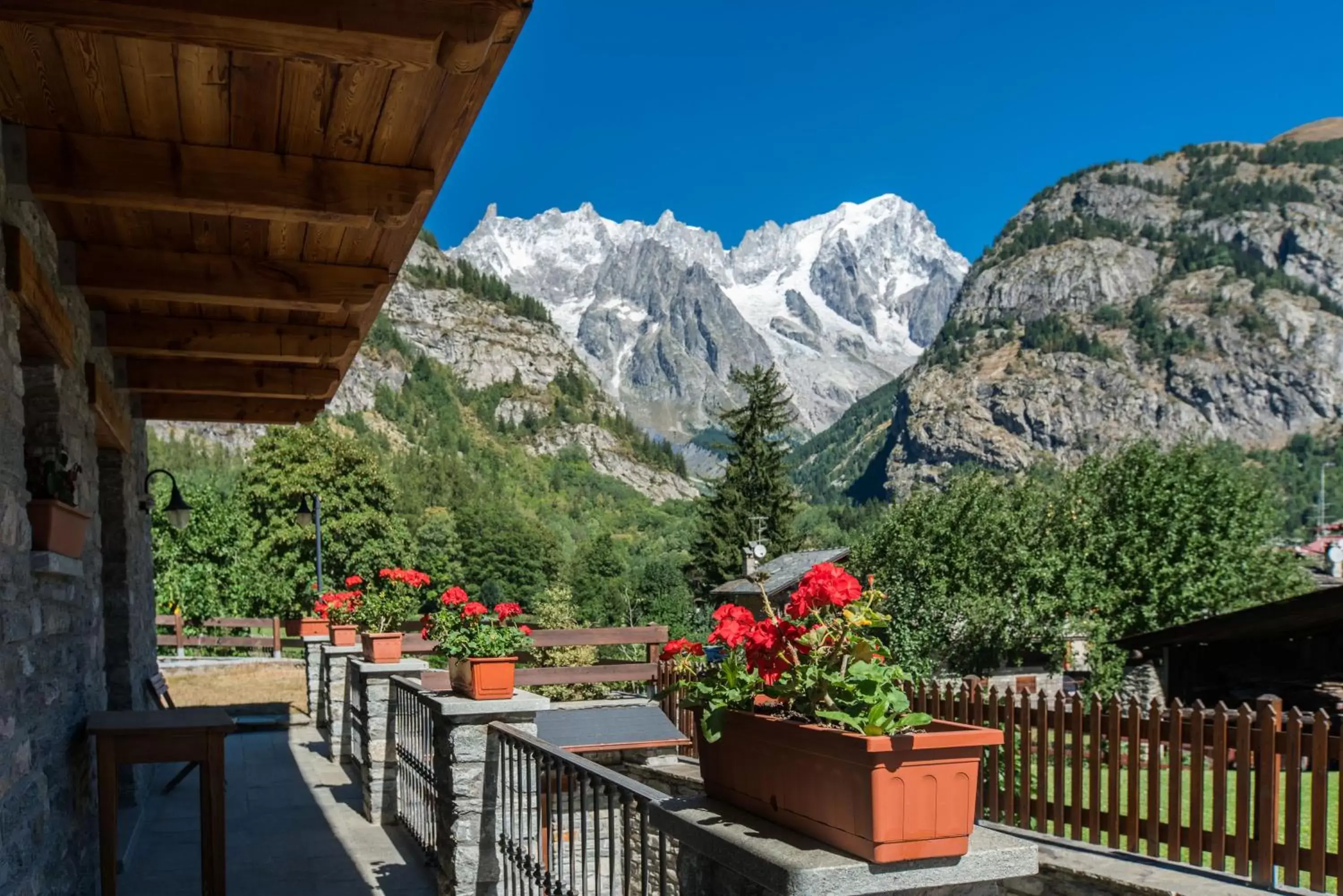 Patio, Mountain View in Hotel Lo Campagnar