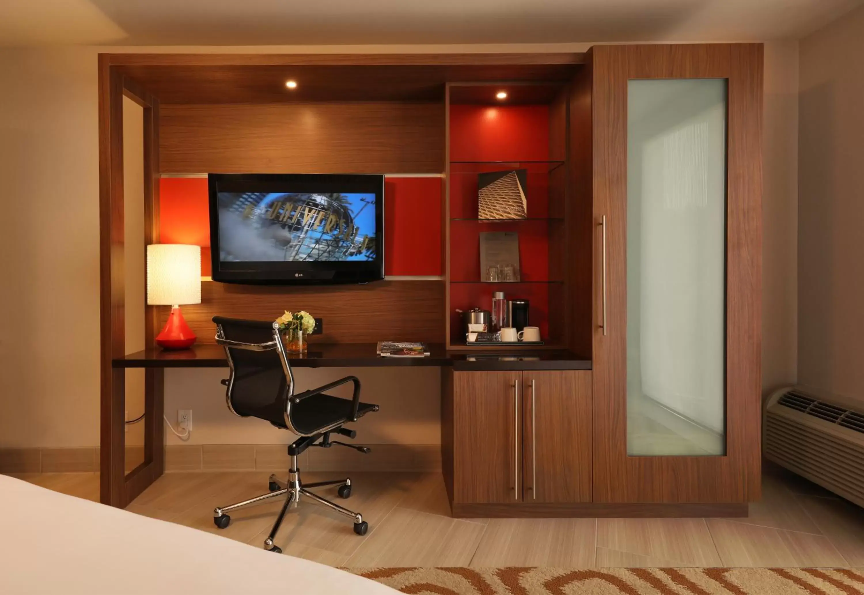 TV and multimedia, TV/Entertainment Center in Hotel Angeleno