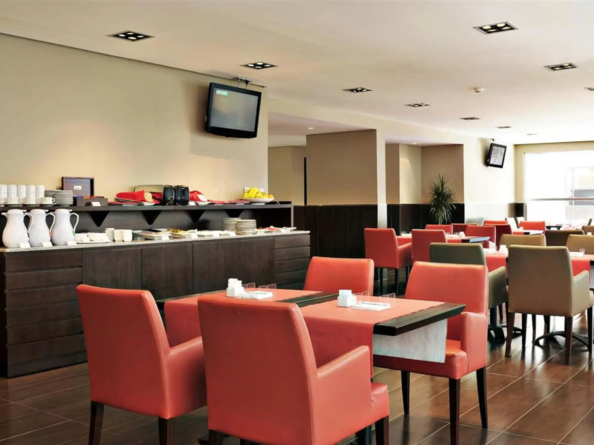 Buffet breakfast, Restaurant/Places to Eat in HTL City Baires