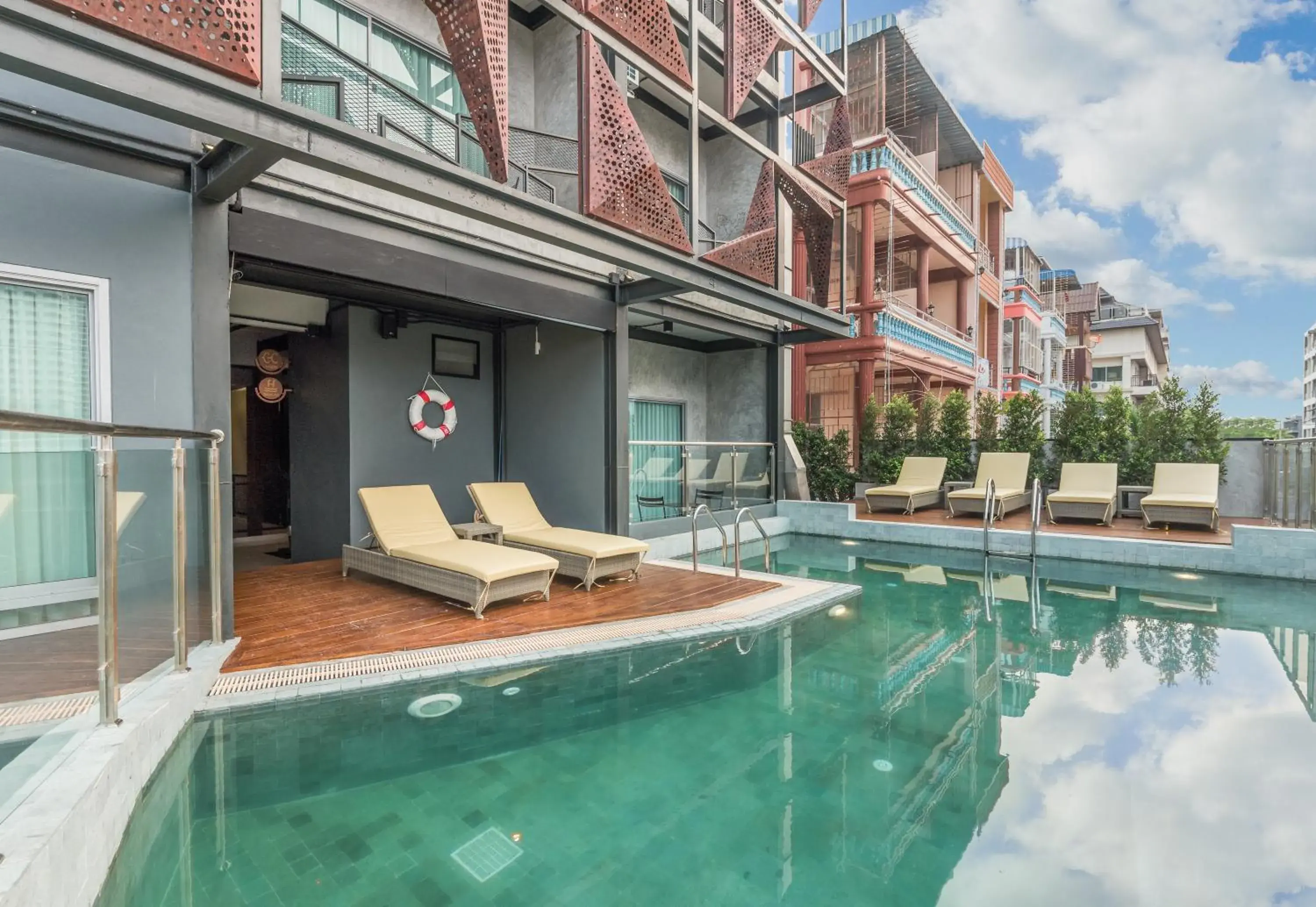 Swimming pool in Sea Crest by Jomtien Swimming pool in Sea Crest by Jomtien