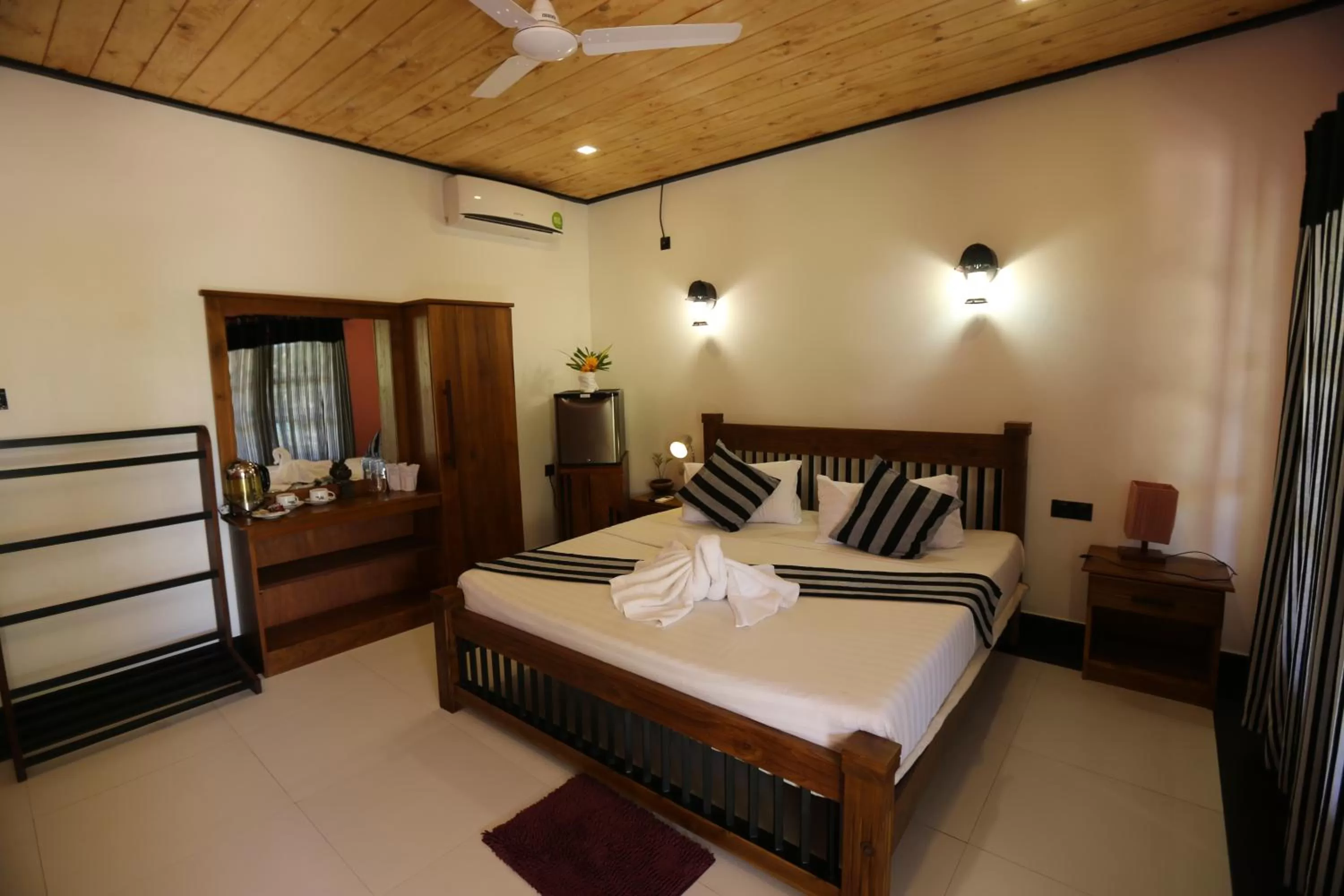 Bedroom, Bed in Eco Hotel Black & White - Anuradhapura