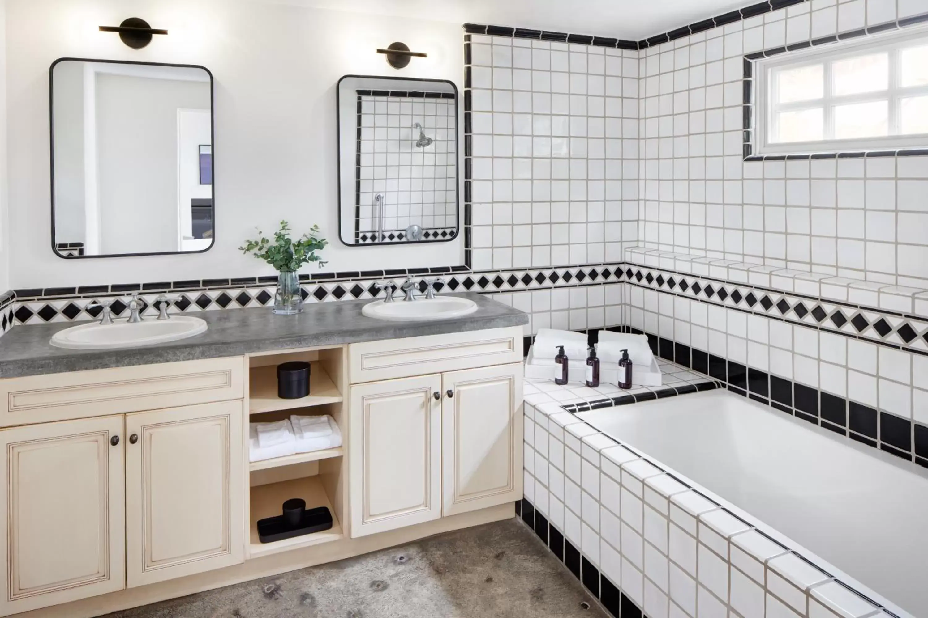 Bathroom, Kitchen/Kitchenette in Lavender, A Four Sisters Inn