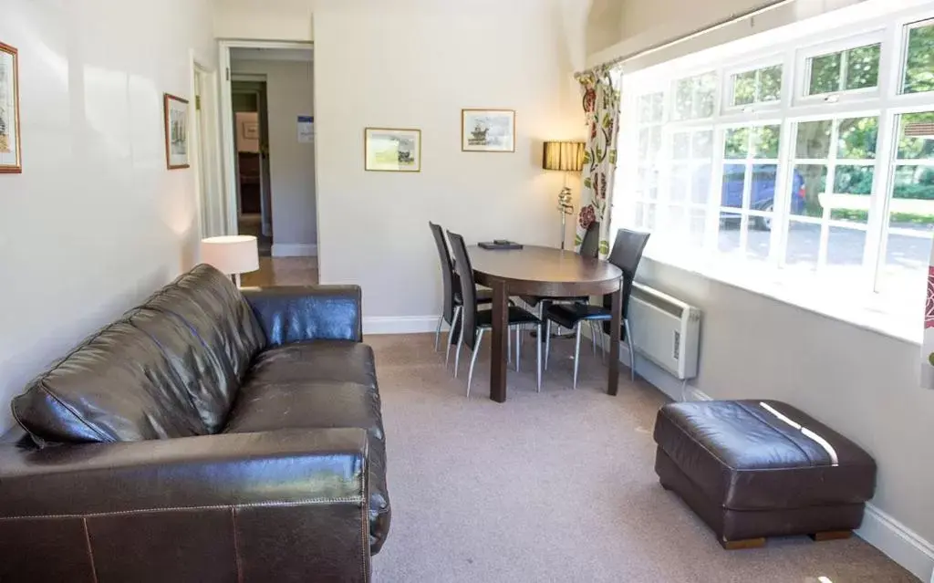 Living room, Seating Area in Claverton Hotel