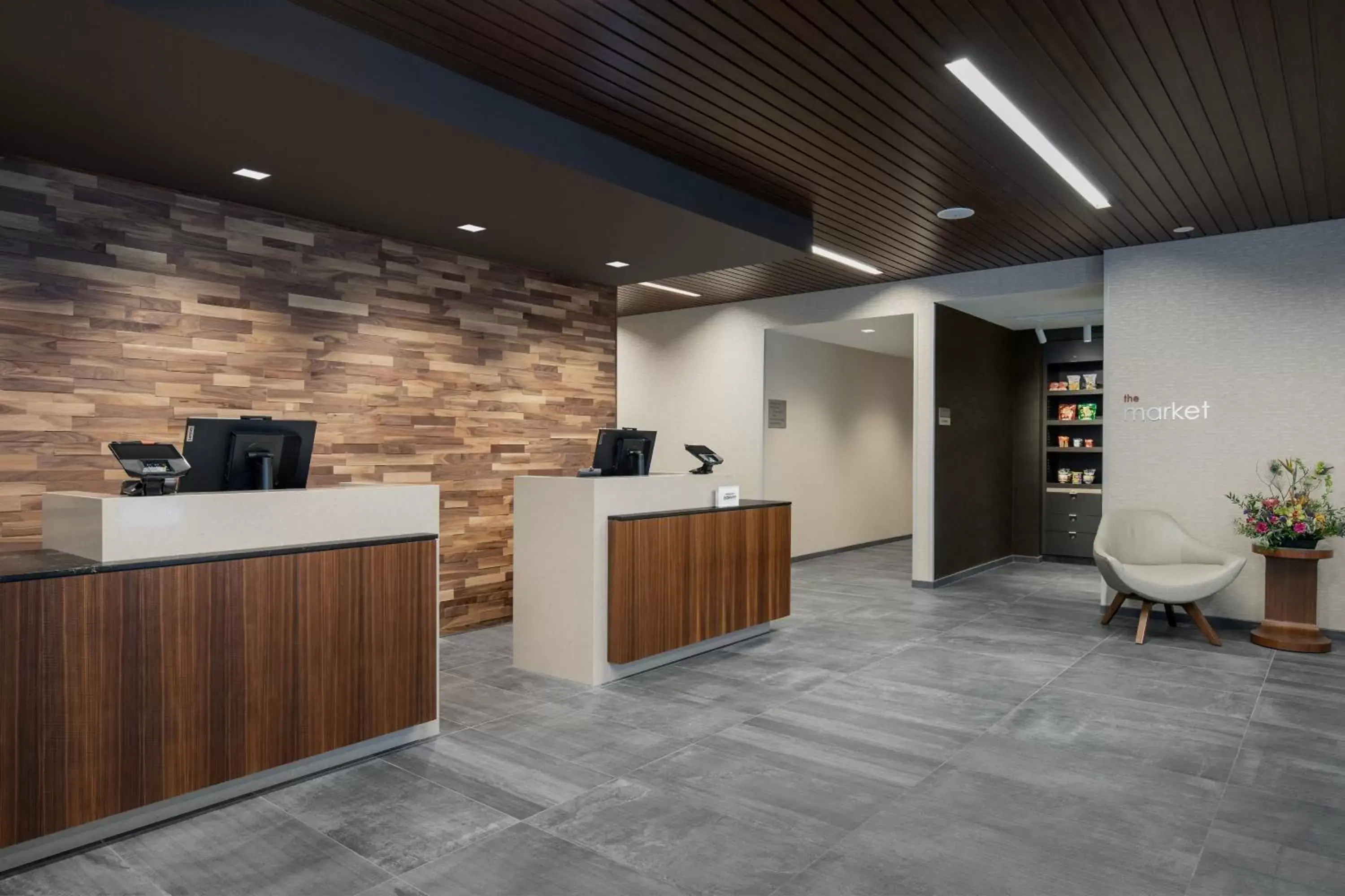 Lobby or reception, Lobby/Reception in Courtyard by Marriott Nanaimo