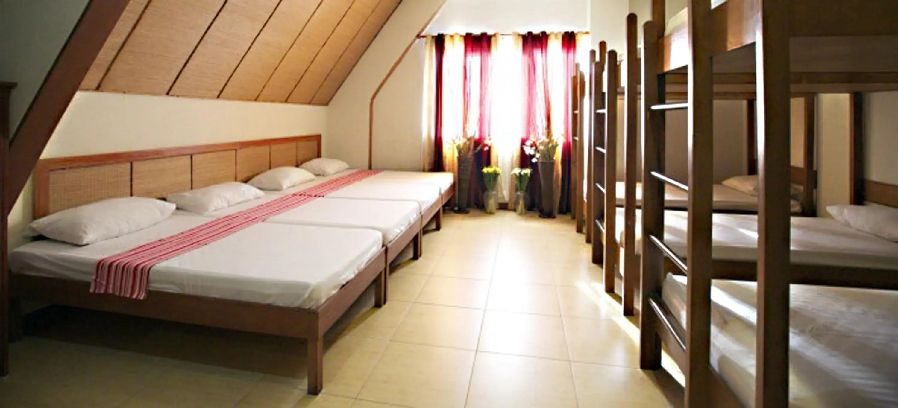 Photo of the whole room, Bed in Java Hotel