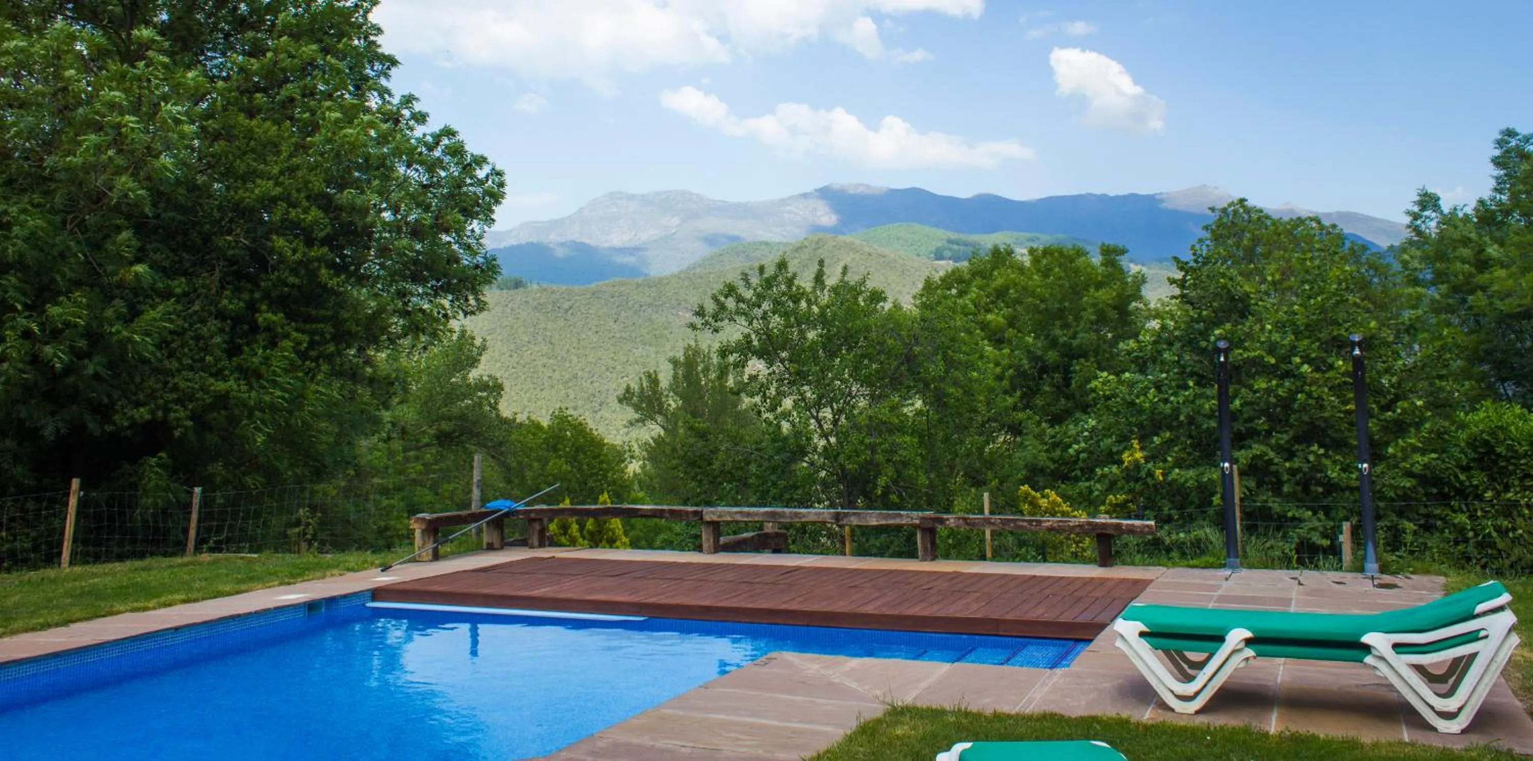 Swimming pool in Viviendas Rurales El Covaju
