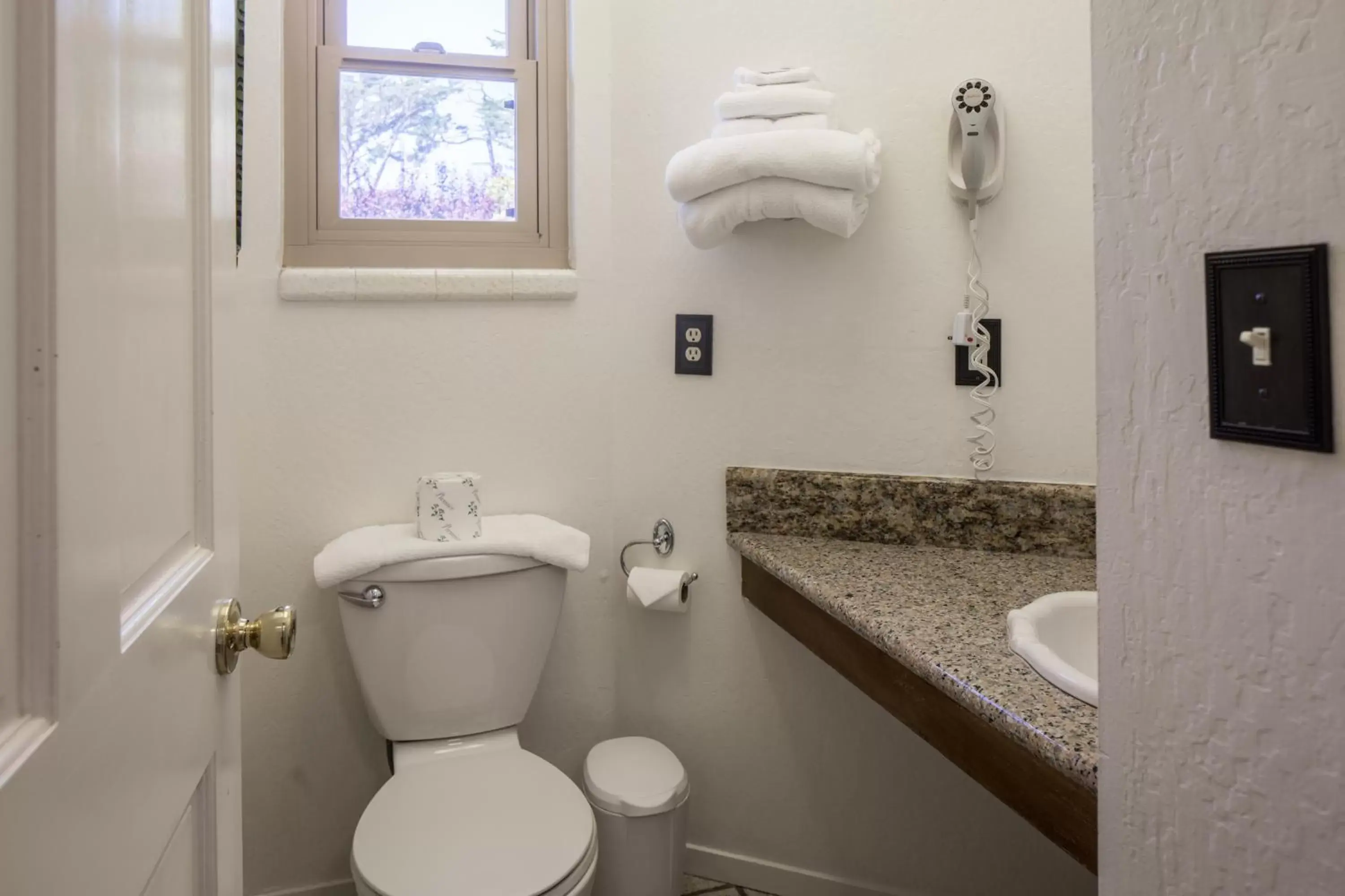 Bathroom in Andril Fireplace Cottages