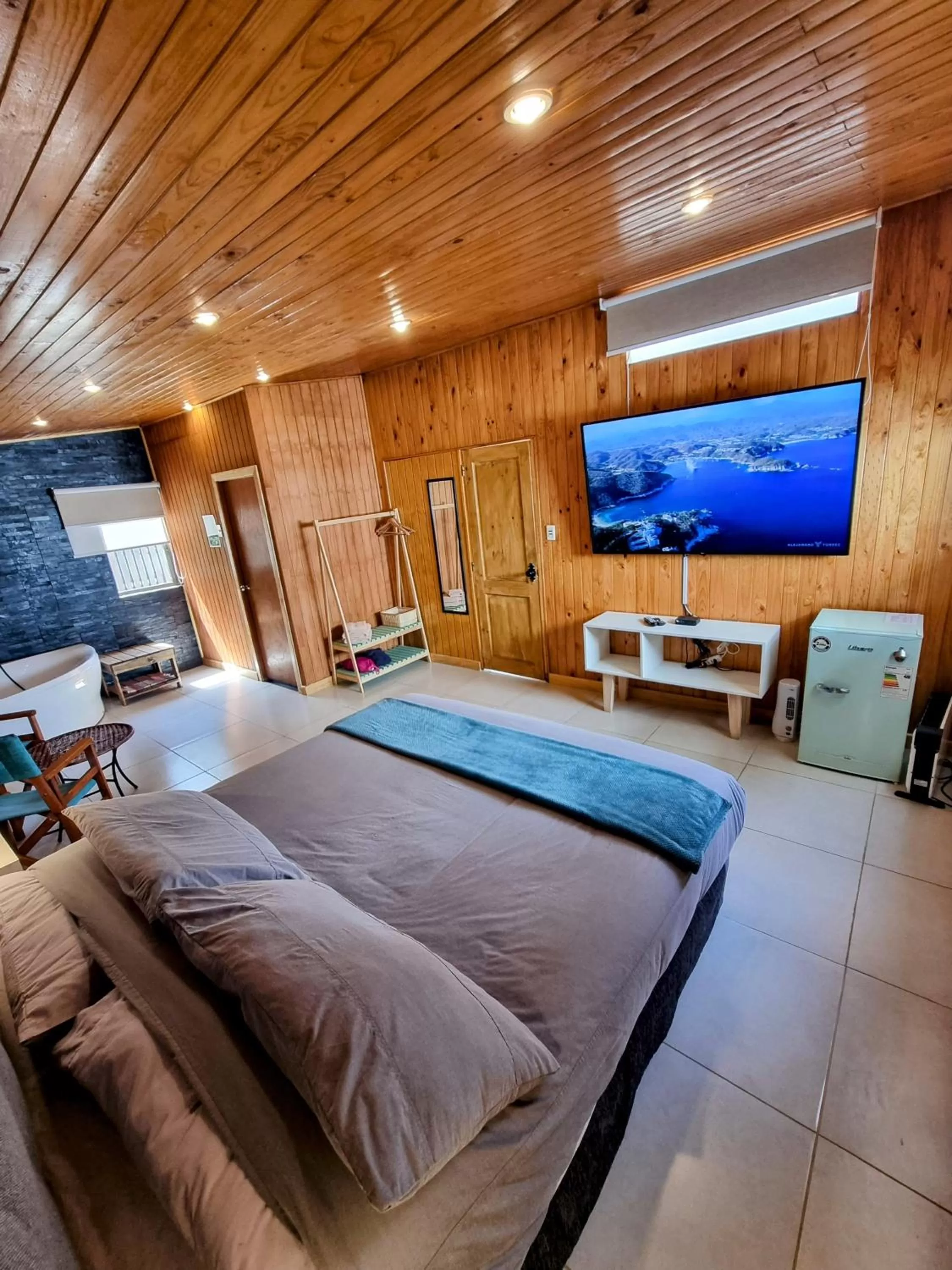 Photo of the whole room, Bed in Reñaca House Hotel