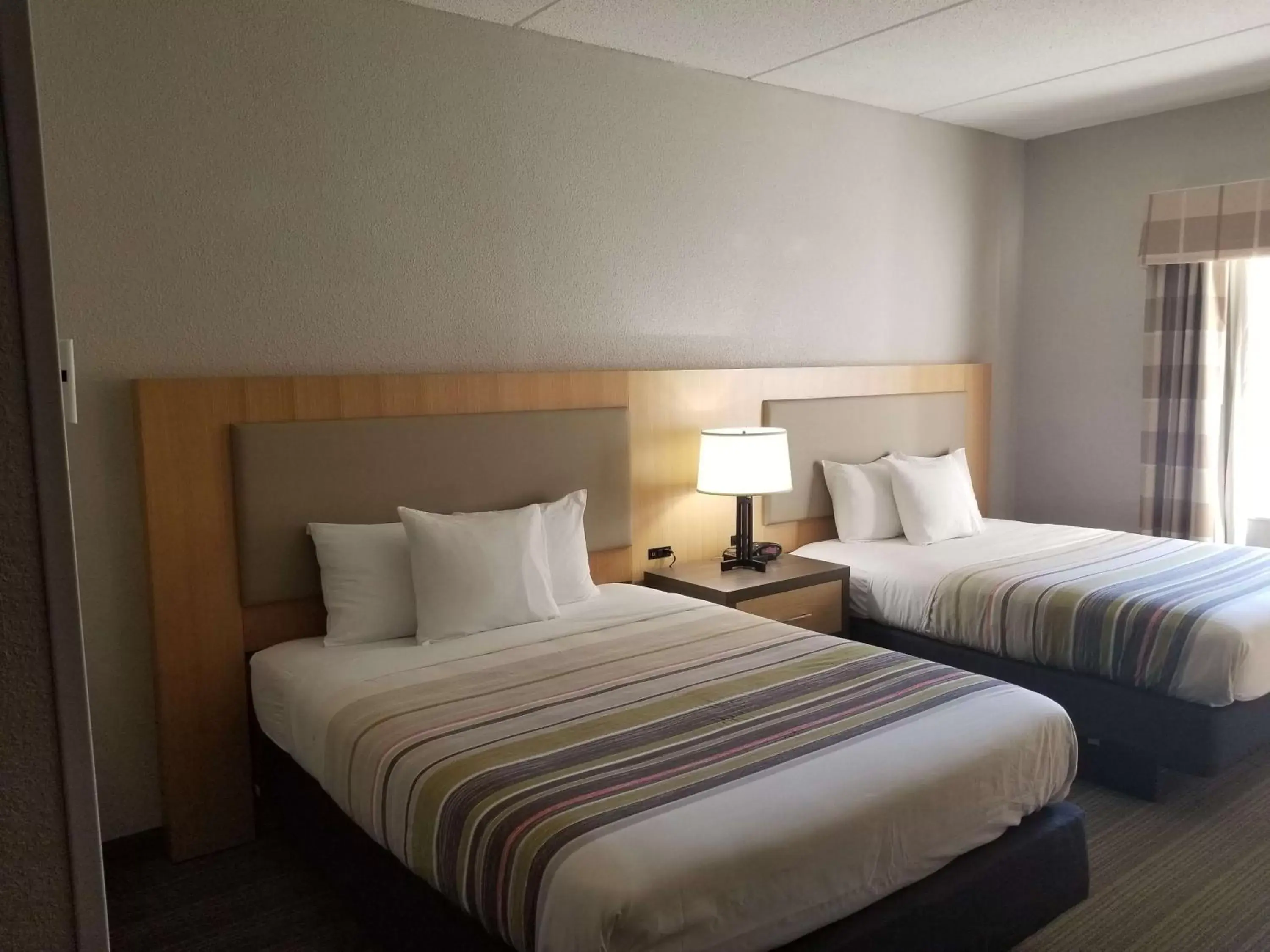 Photo of the whole room, Bed in Country Inn & Suites by Radisson, Charlotte University Place, NC