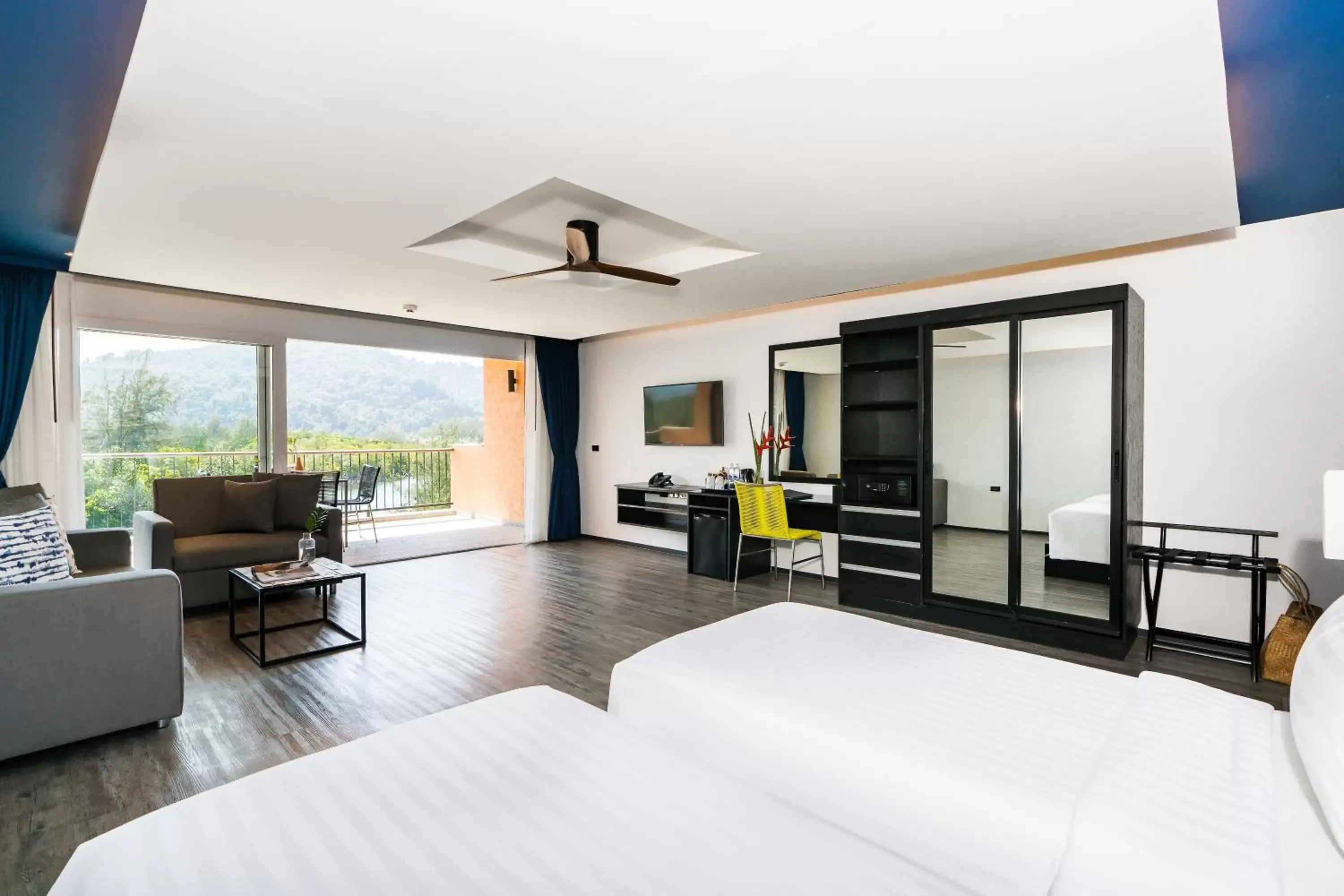 Bedroom, Seating Area in Marina Sands Resort
