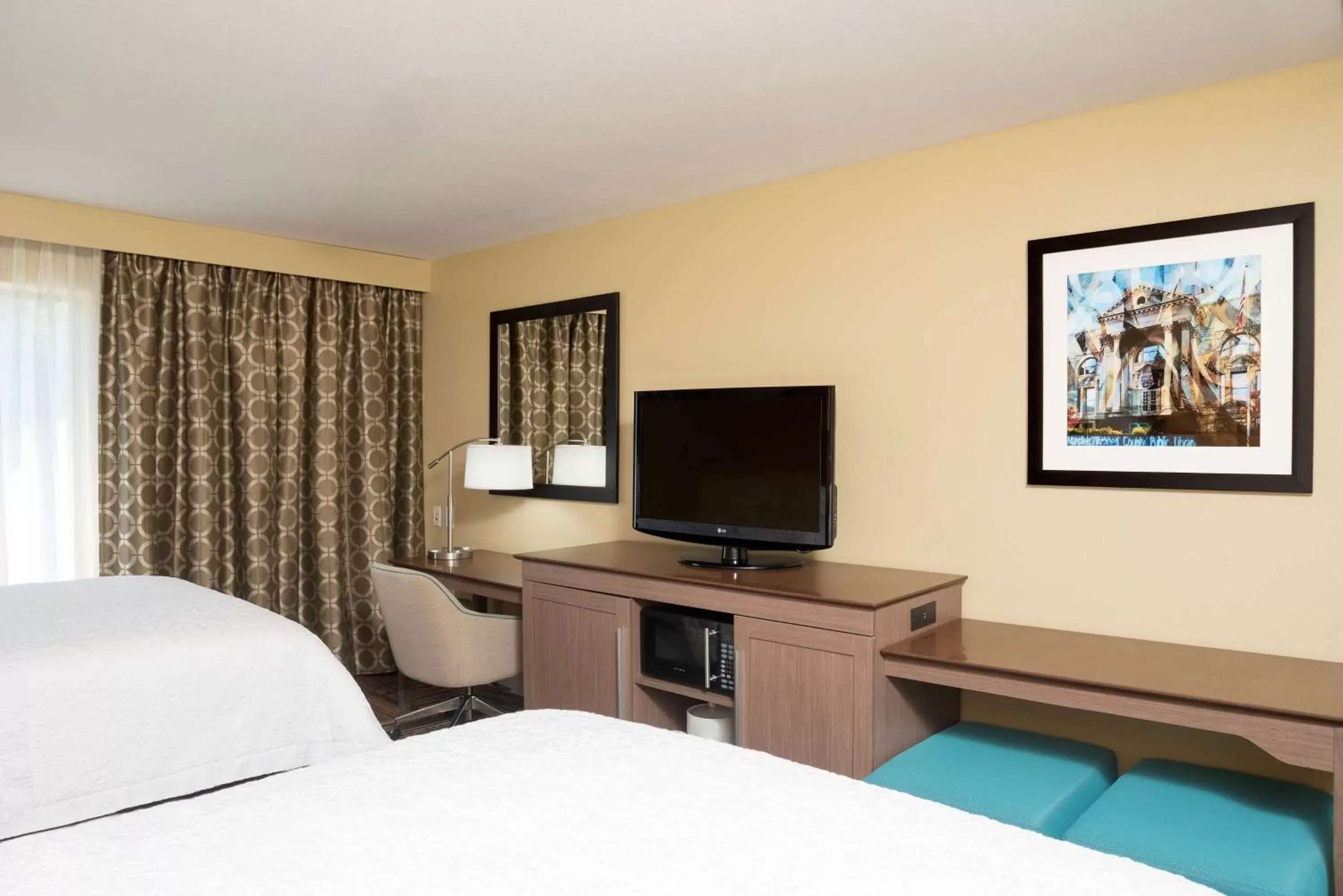 Bedroom, Bed in Hampton Inn & Suites Mansfield South @ I 71 Bedroom, Bed in Hampton Inn & Suites Mansfield South @ I 71