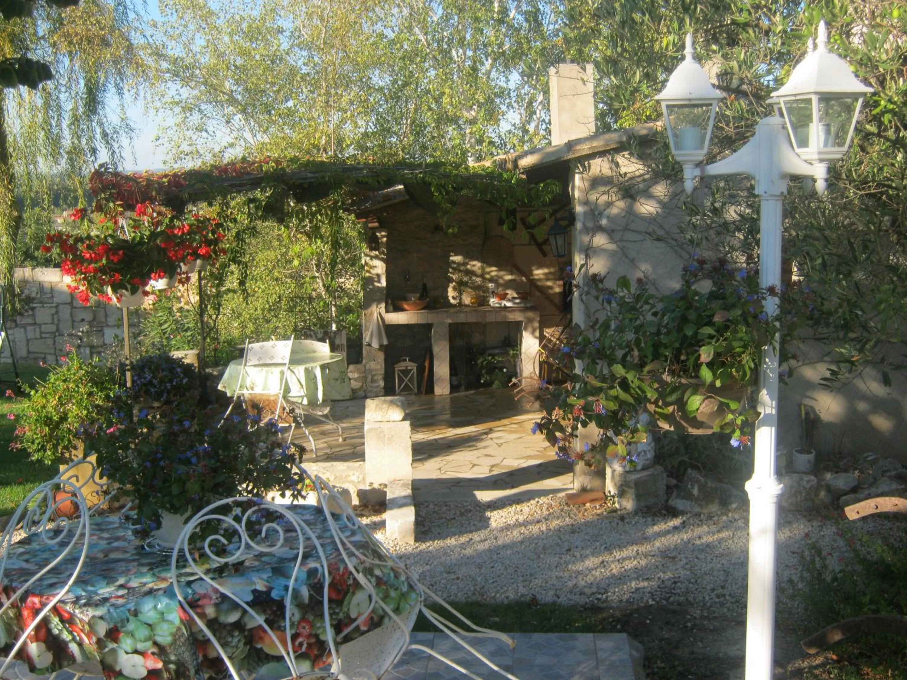 BBQ facilities in chambre d'hotes les cigales
