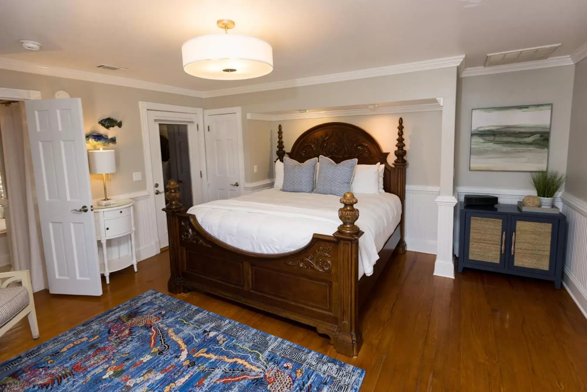 King Suite with Sea View in The Burrus House Inn Waterfront Suites