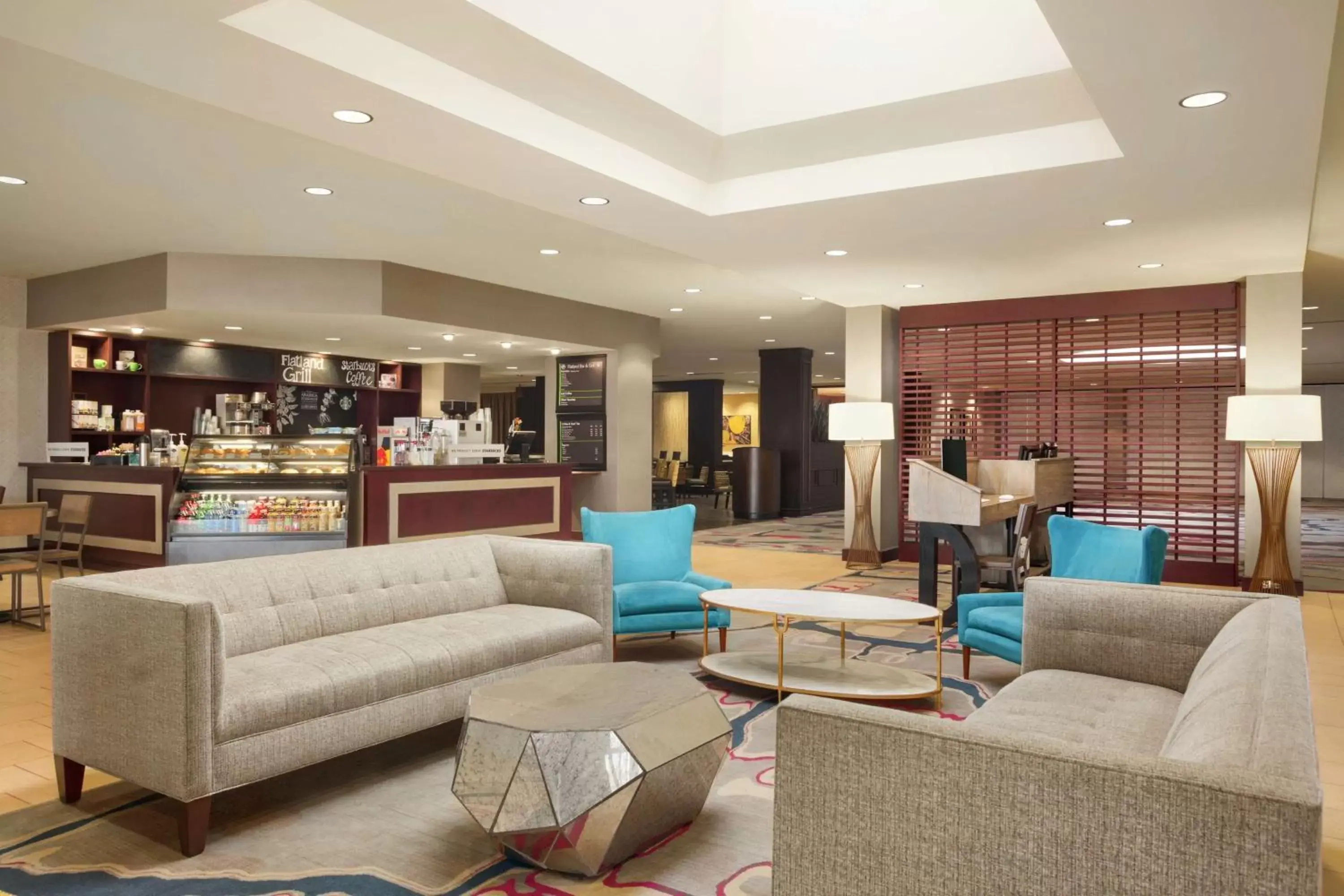 Lobby or reception, Lounge/Bar in DoubleTree by Hilton DFW Airport North